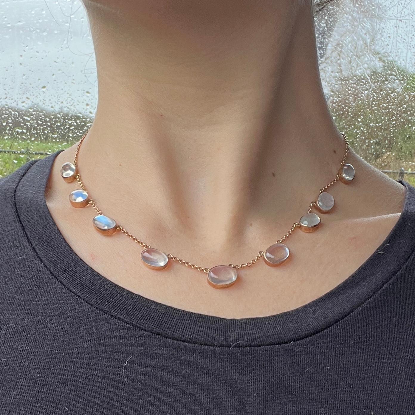 An exquisite Edwardian necklace. The chain is set with oval moonstone cabochons and modelled in 9 carat rose gold. 

Chain Length: 41.5cm
Stone Dimensions: 7x10m

Weight: 9.1g