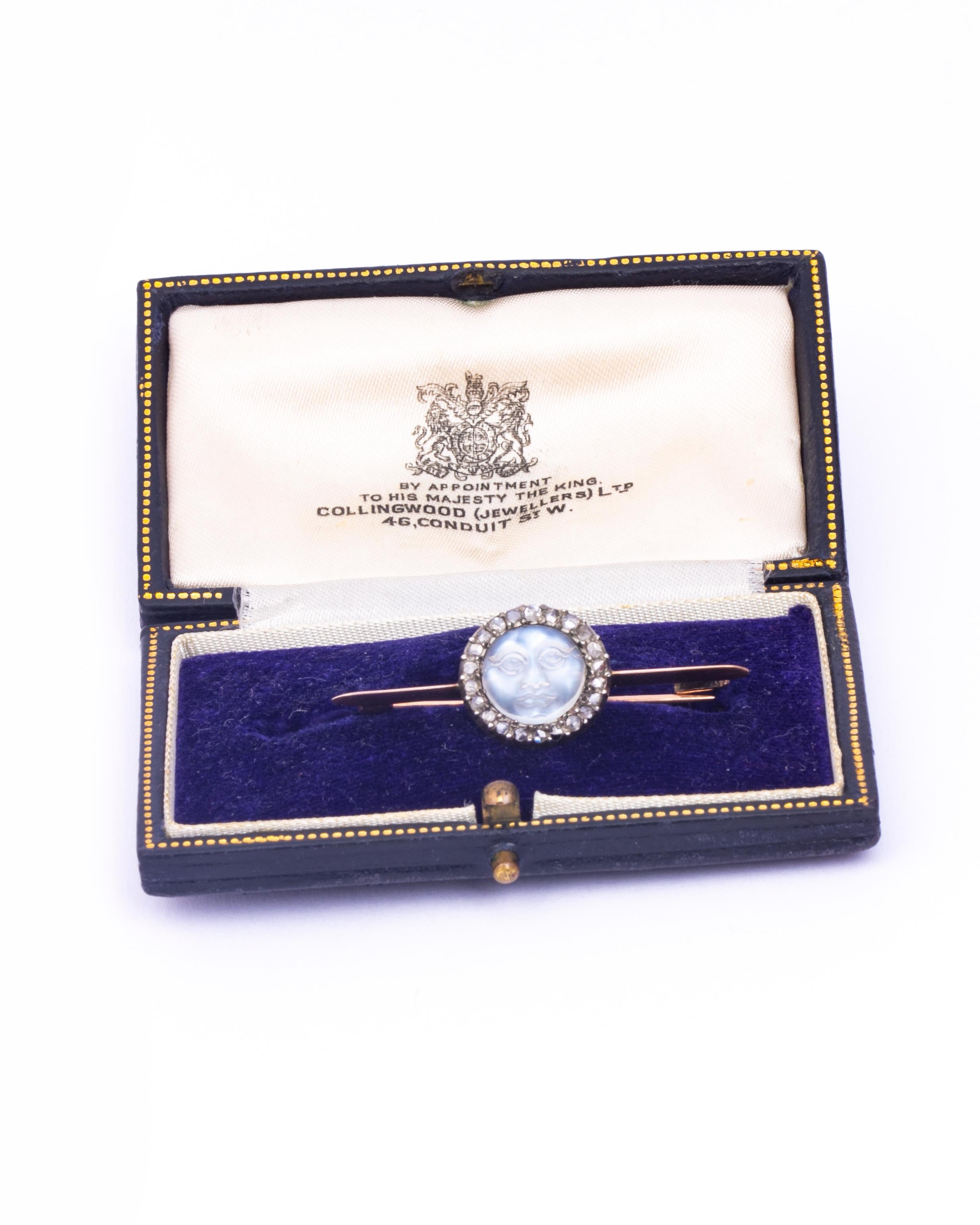 This wonderful brooch is modelled in gold and has a gorgeous 'man in the moon' carved into the moonstone. surrounding the face is a halo of rose cut diamonds all set in platinum.

Face Dimensions:
Brooch Length:

Weight: 3.1 