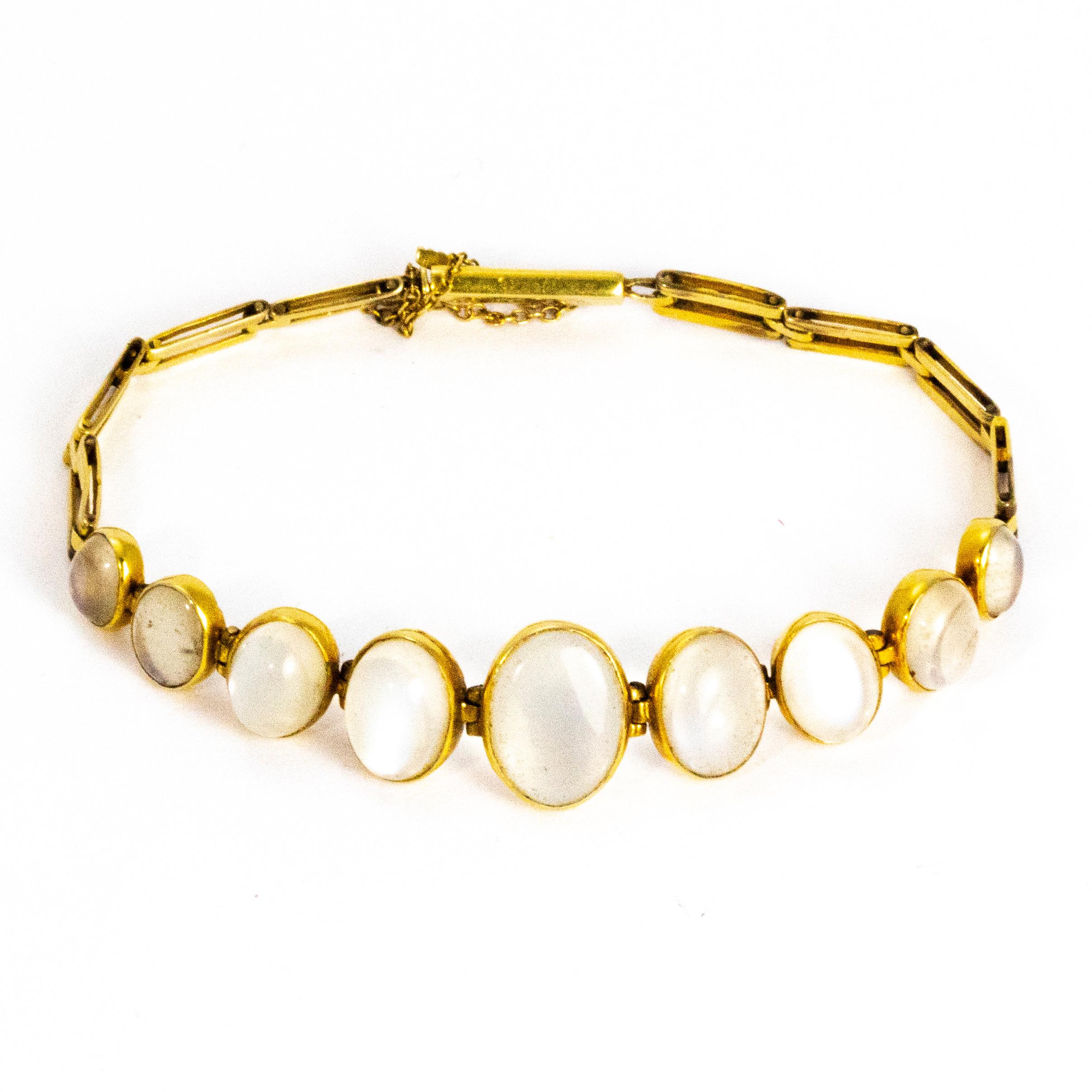 This wonderful bracelet holds 9 graduated moonstones and the chain is beautifully modern in style with its fence like links. 

Bracelet length: 6inches 