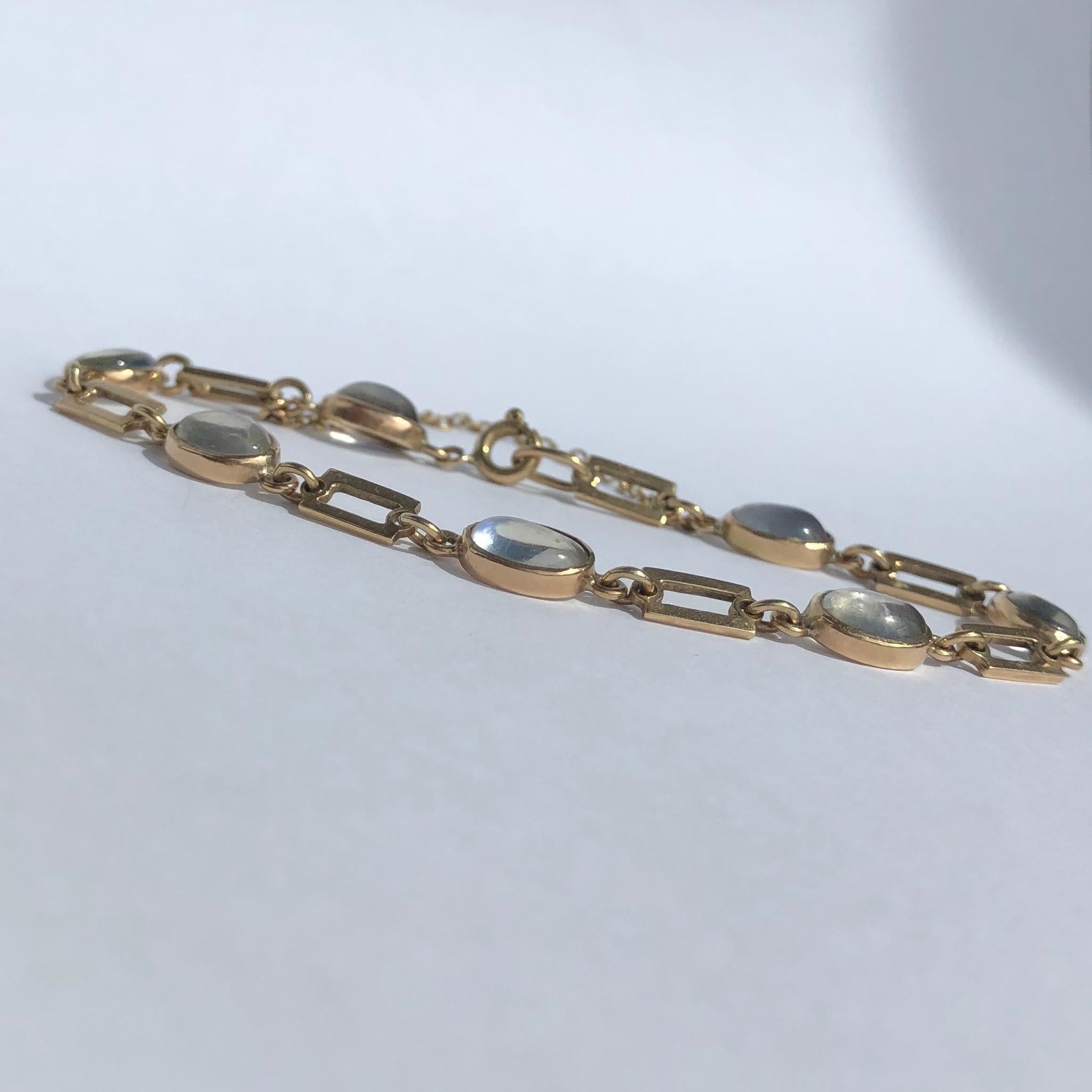 Edwardian Moonstone Cabochon and 15 Carat Gold Bracelet In Good Condition In Chipping Campden, GB