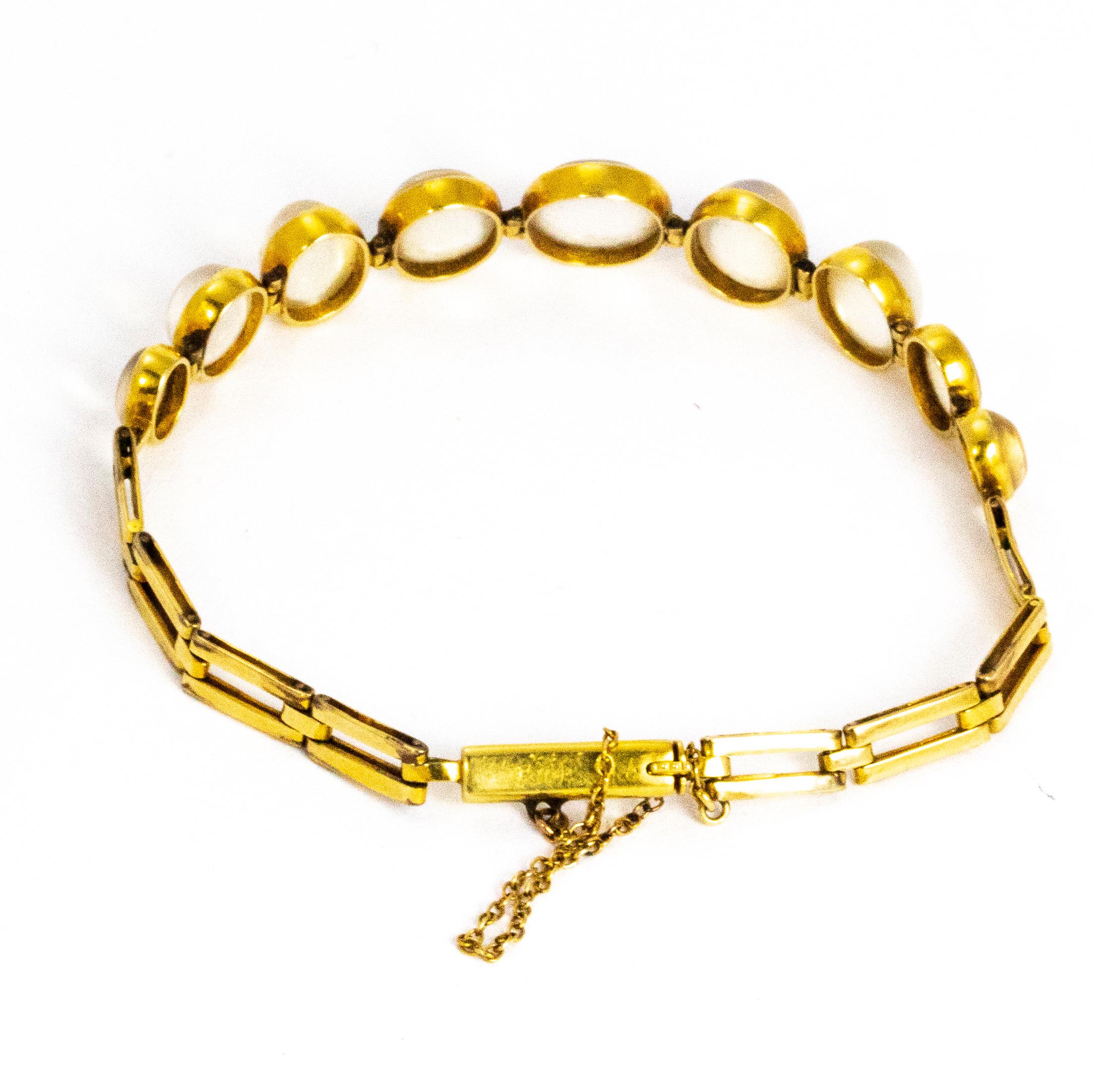 Women's Edwardian Moonstone Cabochon and 15 Carat Gold Bracelet