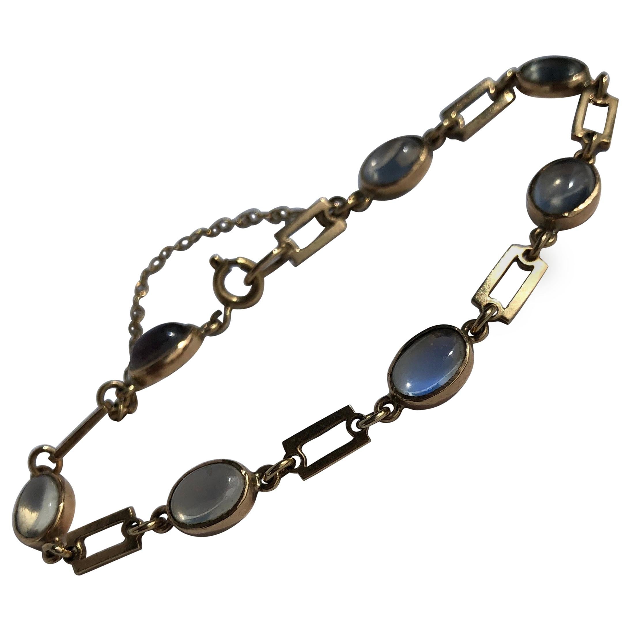 Edwardian Moonstone Cabochon and 15 Carat Gold Bracelet