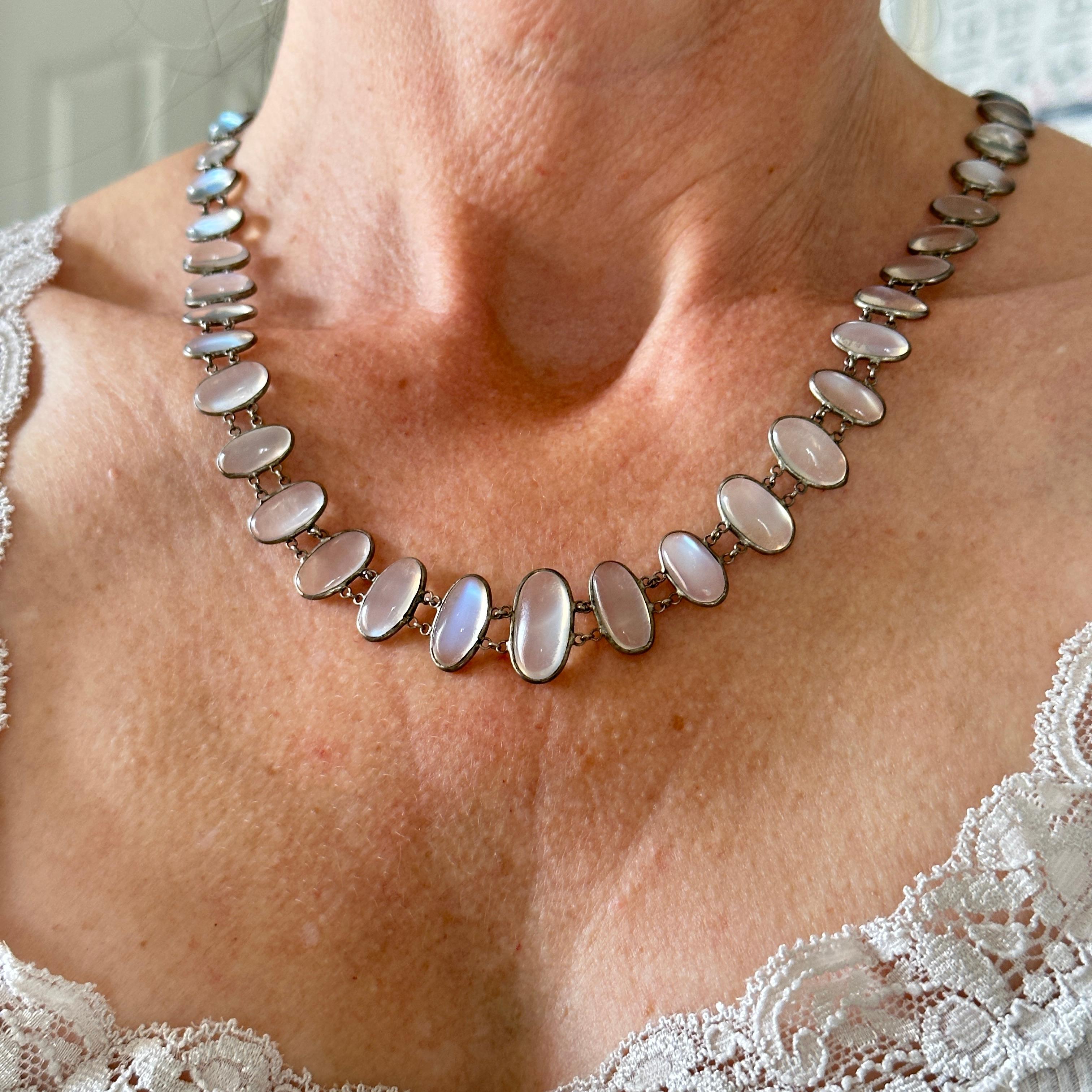 Collana a festone in argento con pietra di luna di epoca edoardiana in vendita 4