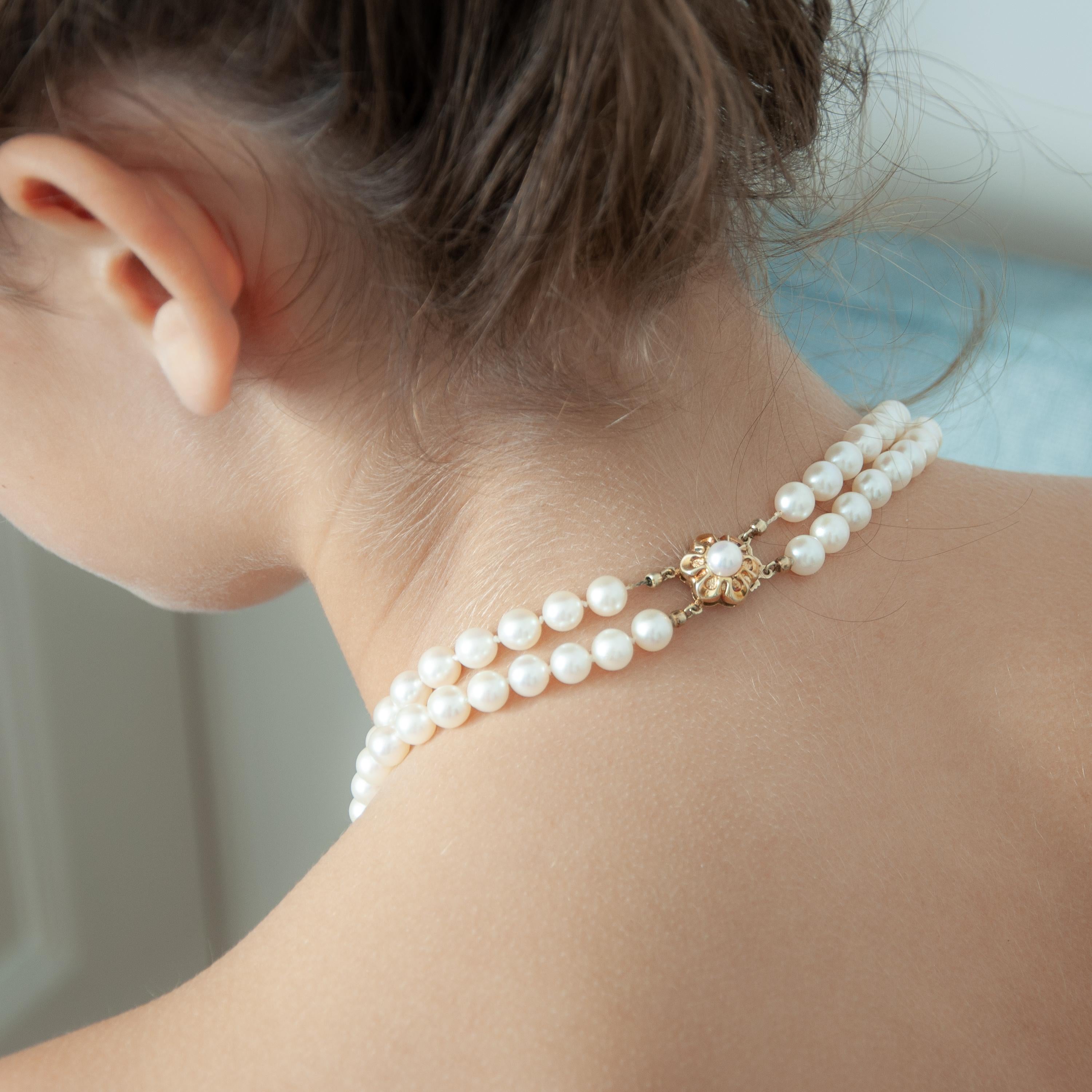 14 Karat Gold Mehrstrangige Perlenkette mit Perlen (Zeitgenössisch) im Angebot