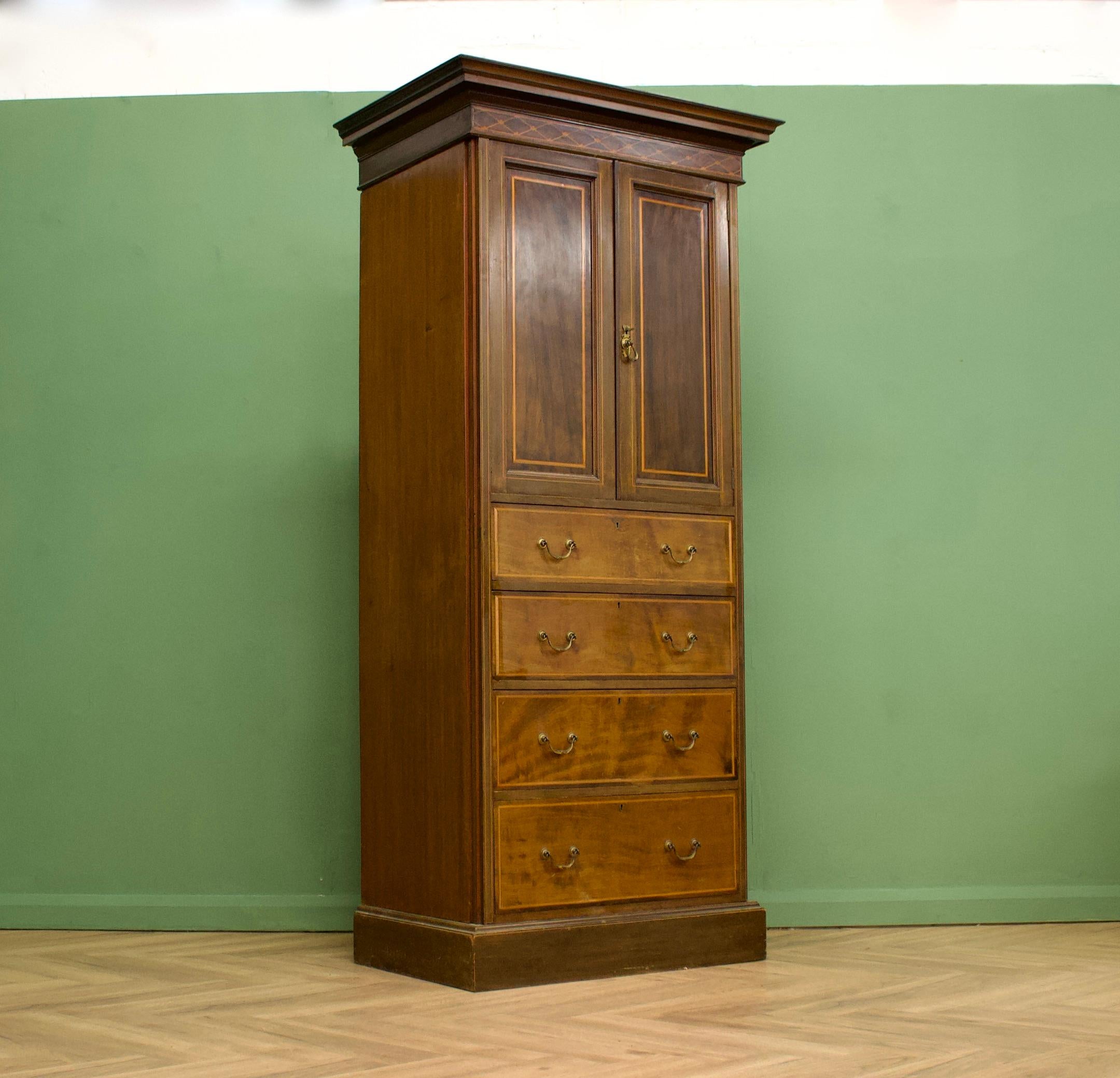 British Edwardian Narrow Linen Cabinet or Hall Cupboard, 1910s