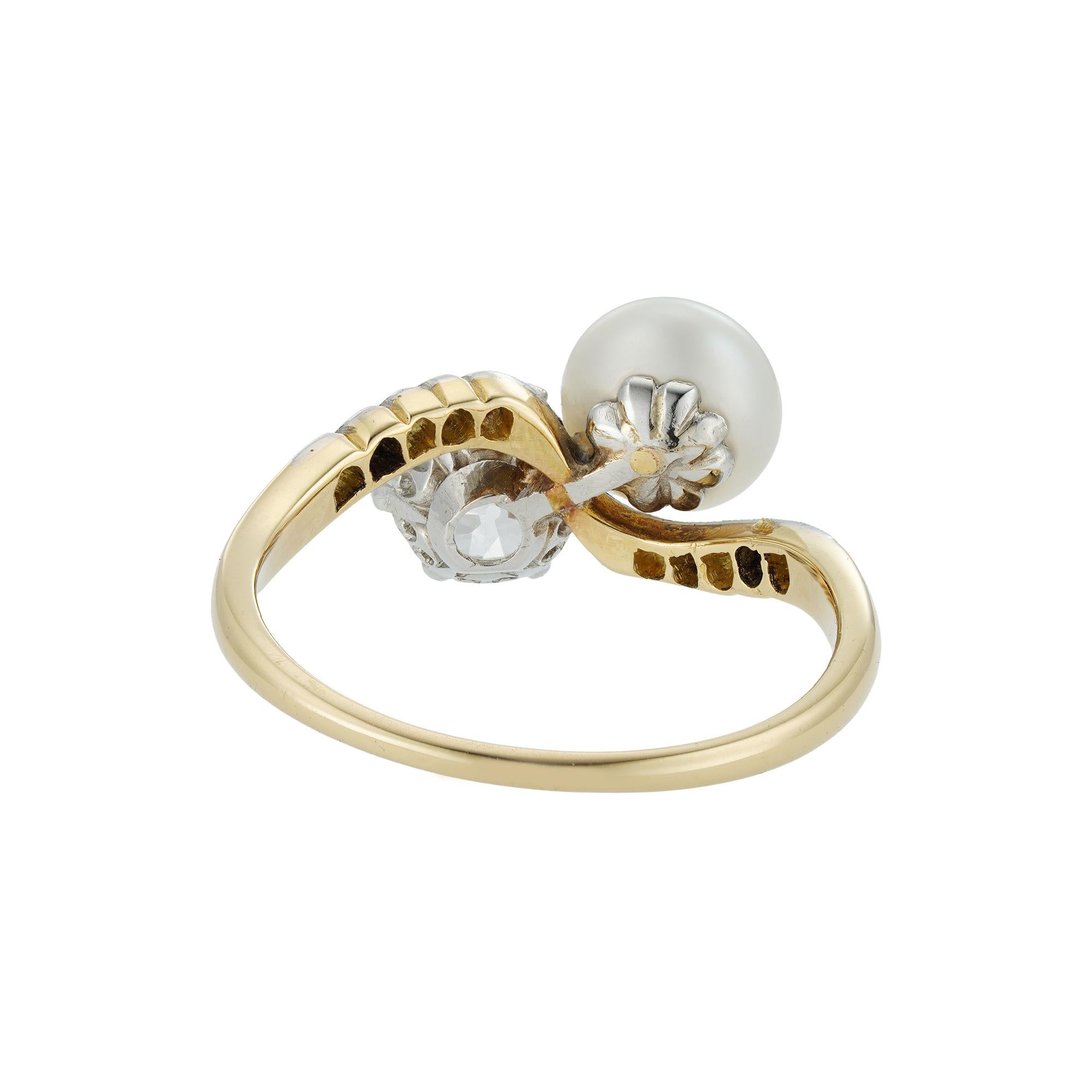 Taille ronde Bague croisée édouardienne en perles naturelles et diamants en vente