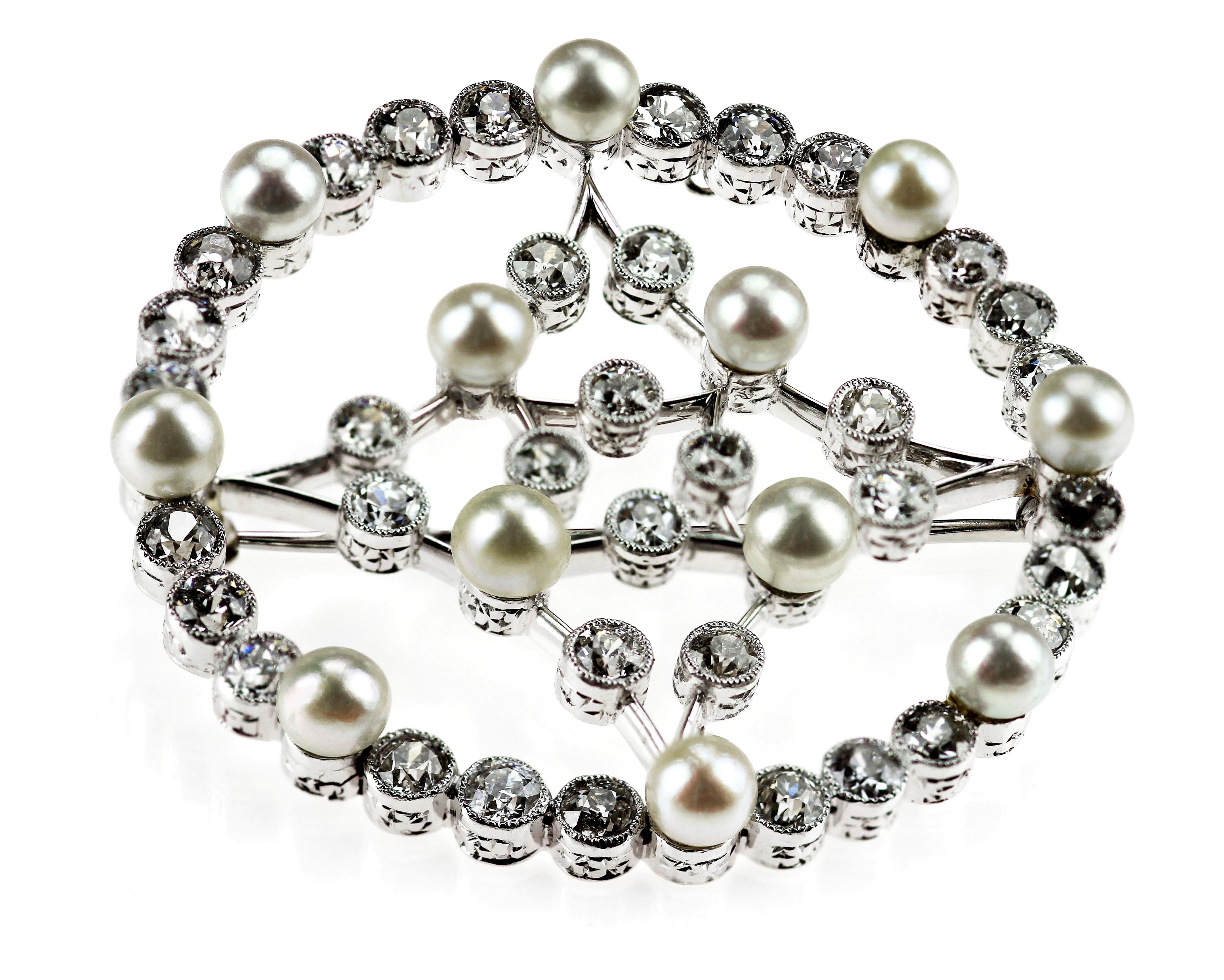 Edwardian Natural Pearl and Old European Diamonds Platinum Circular Brooch In Excellent Condition In London, GB