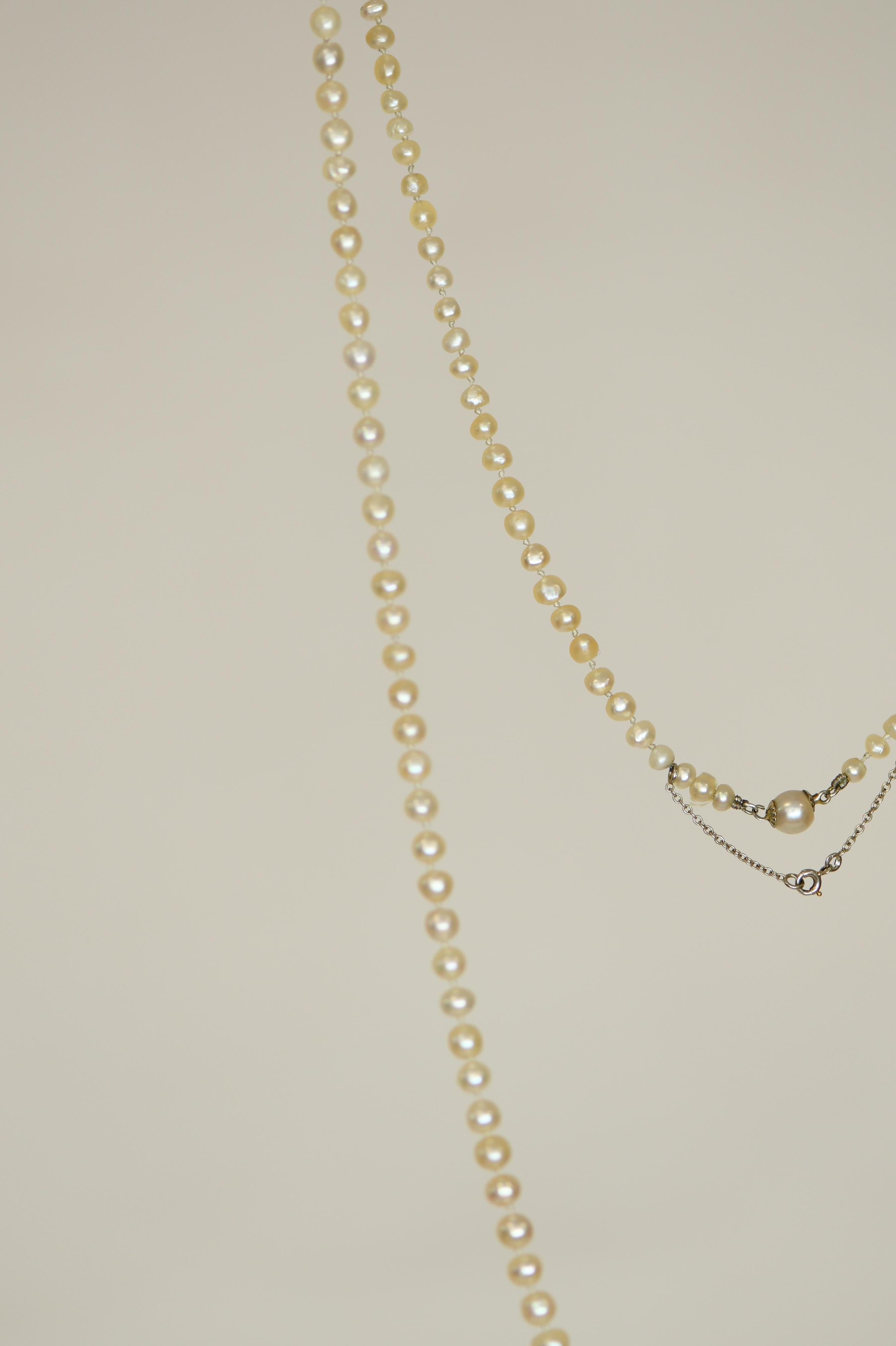 Edwardian Natural Pearl Platinum Long Chain Necklace In Excellent Condition In Banbury, GB