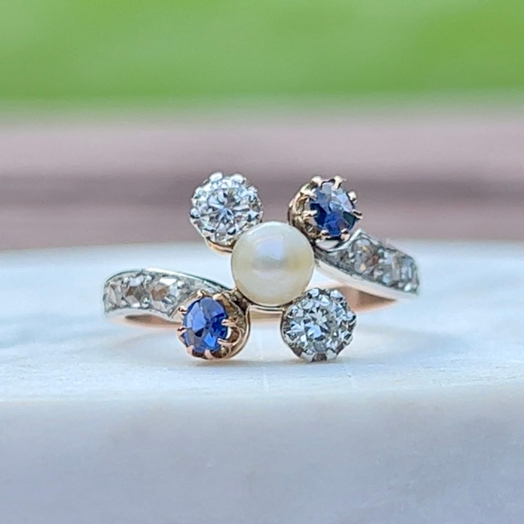 Ring aus 18 Karat Roségold mit natürlicher Perle, Saphir und Diamant im edwardianischen Stil (Alteuropäischer Brillantschliff) im Angebot