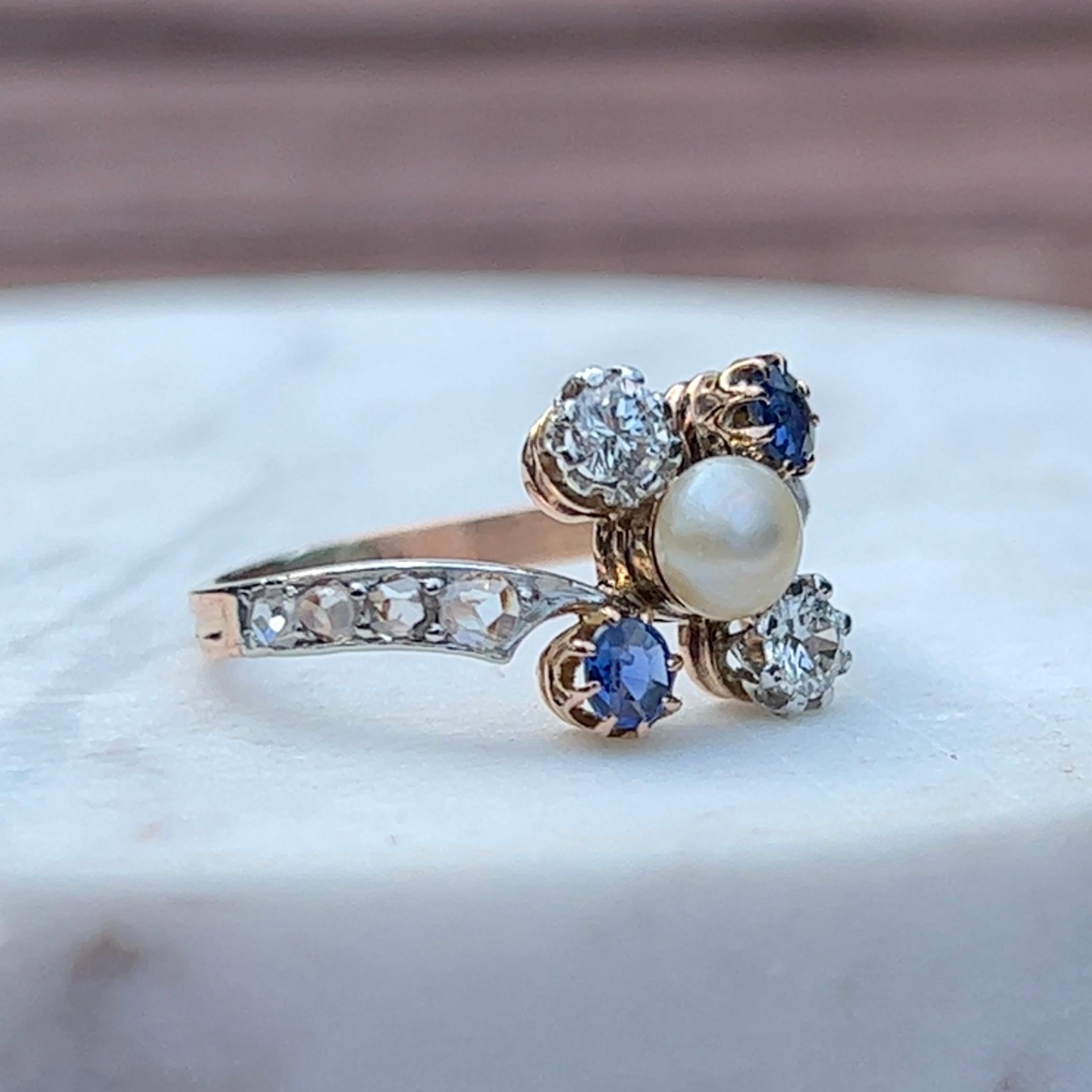 Ring aus 18 Karat Roségold mit natürlicher Perle, Saphir und Diamant im edwardianischen Stil im Zustand „Gut“ im Angebot in Towson, MD