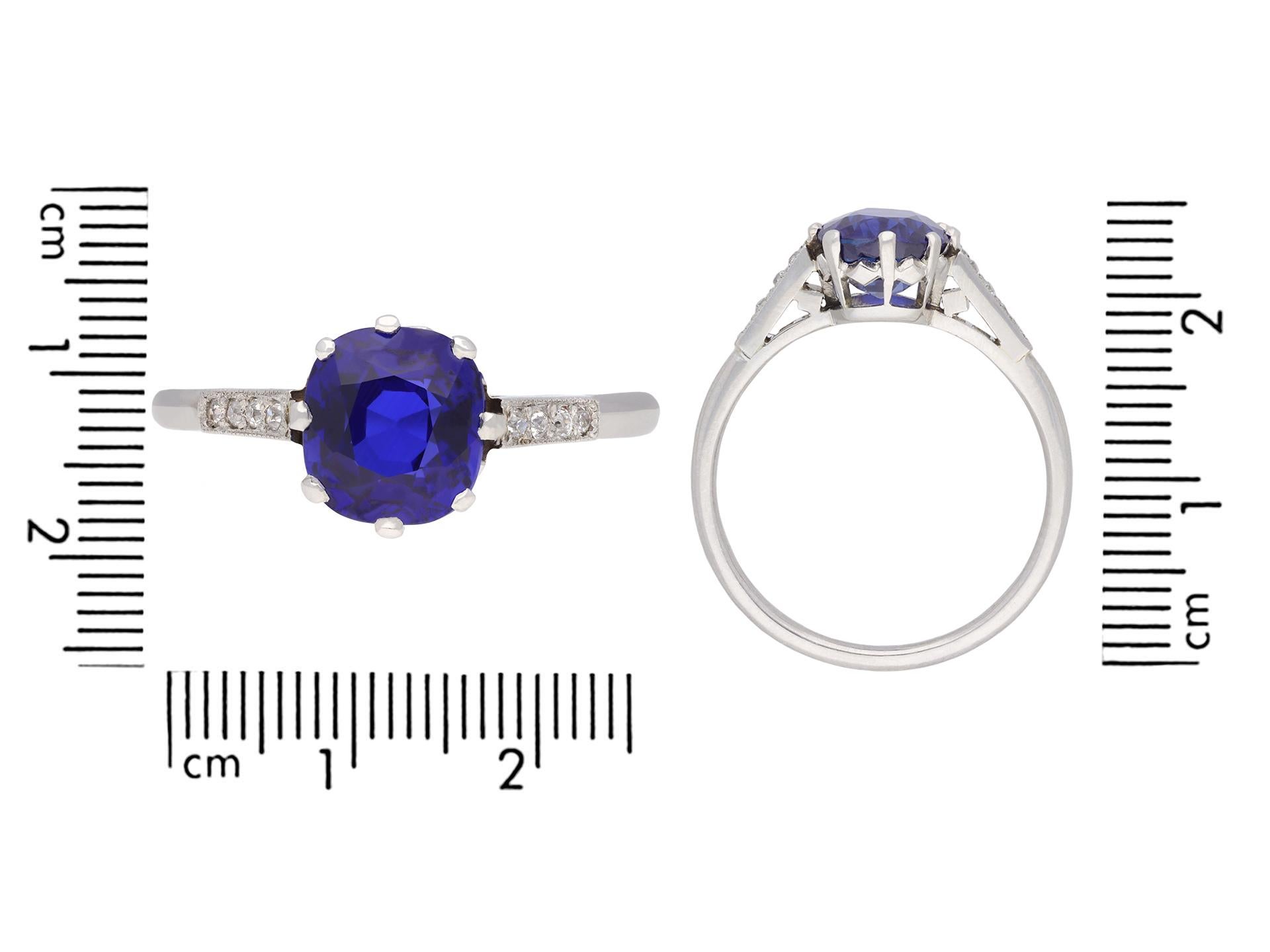 Bague édouardienne saphir du Cachemire bleu royal naturel et diamant Unisexe en vente