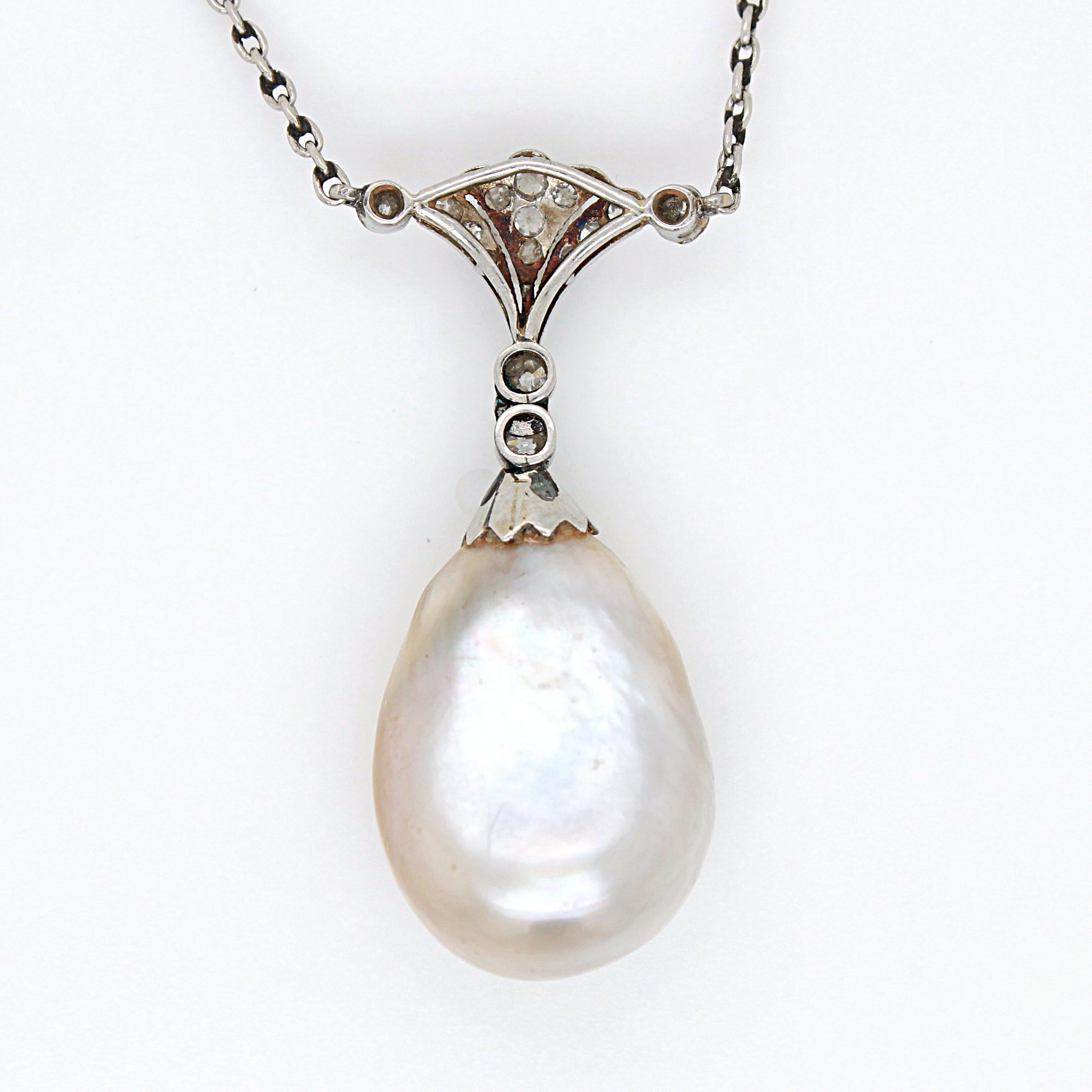 Edwardian Natural Saltwater Pearl and Diamond Pendant, circa 1910s In Excellent Condition For Sale In Idar-Oberstein, DE