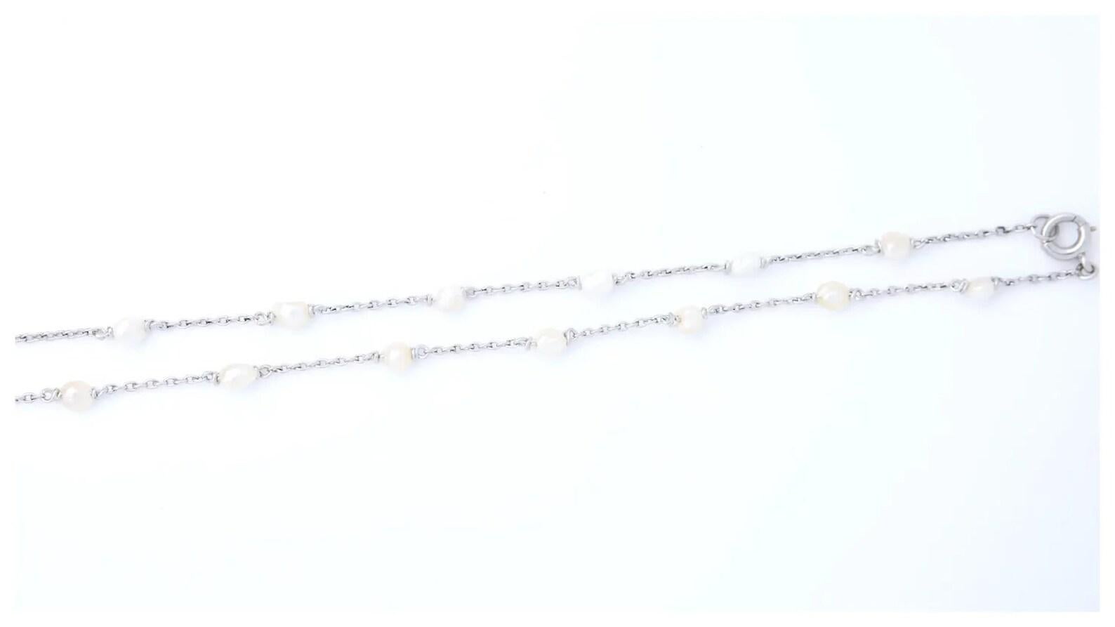 A handmade Edwardian period natural saltwater pearl necklace on a handmade platinum chain. Featuring 19 natural saltwater pearls measuring approximately 4mm in diameter. The pearls feature a beautiful bright lustrous nacre and are on a handmade