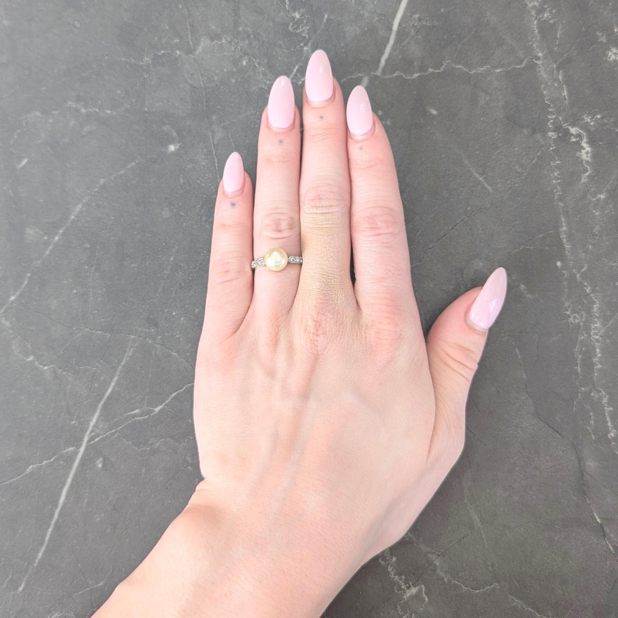 Centering a mounted near-round button pearl measuring 7.90 x 7.90 mm
Cream in body color and displaying a strong iridescent orient
Natural saltwater Pinctada in origin with no indications of treatment
Accented by a grooved gallery flanked by