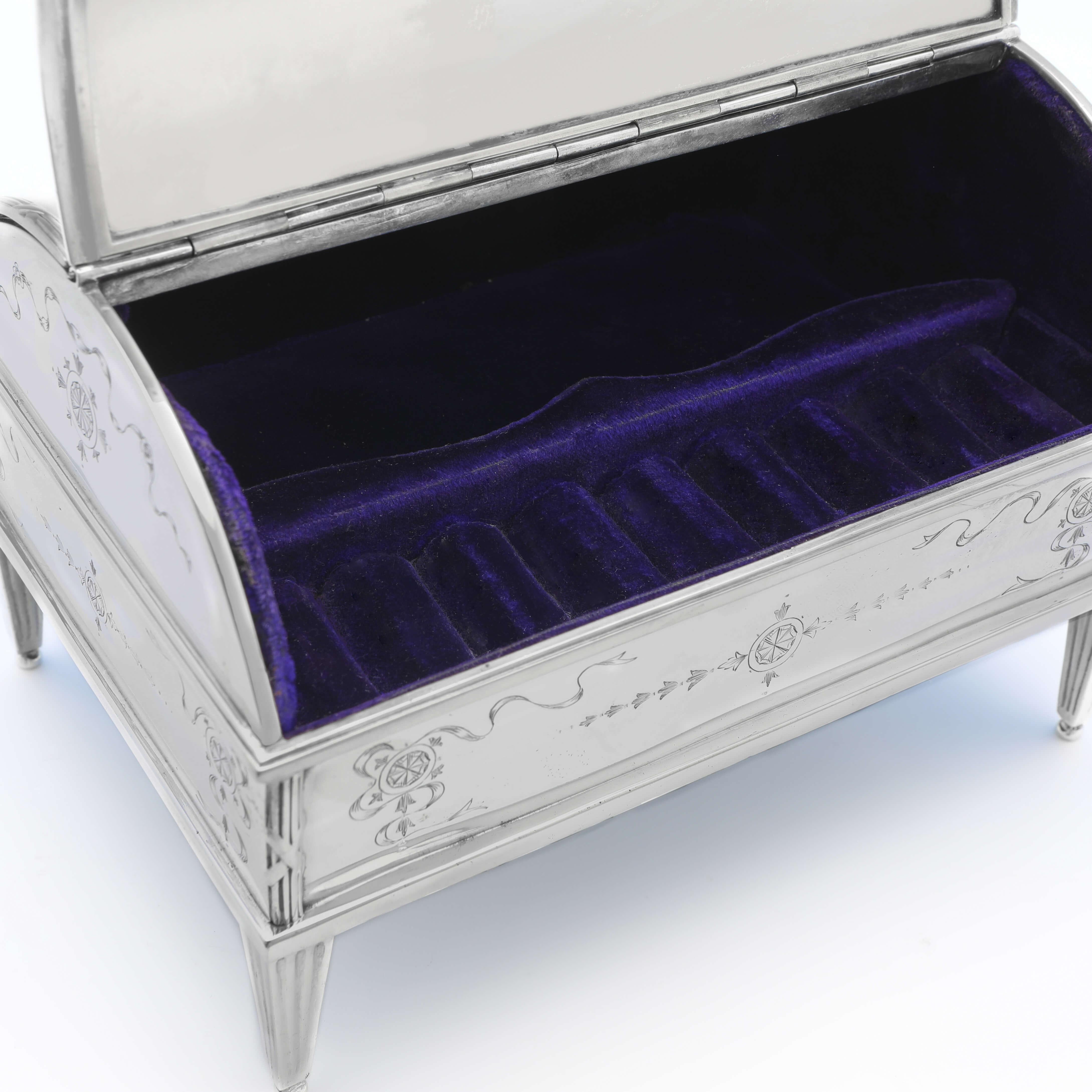 Edwardian Neoclassical Revival Sterling Silver Jewellery Box, Pretty Engraving In Good Condition For Sale In London, London