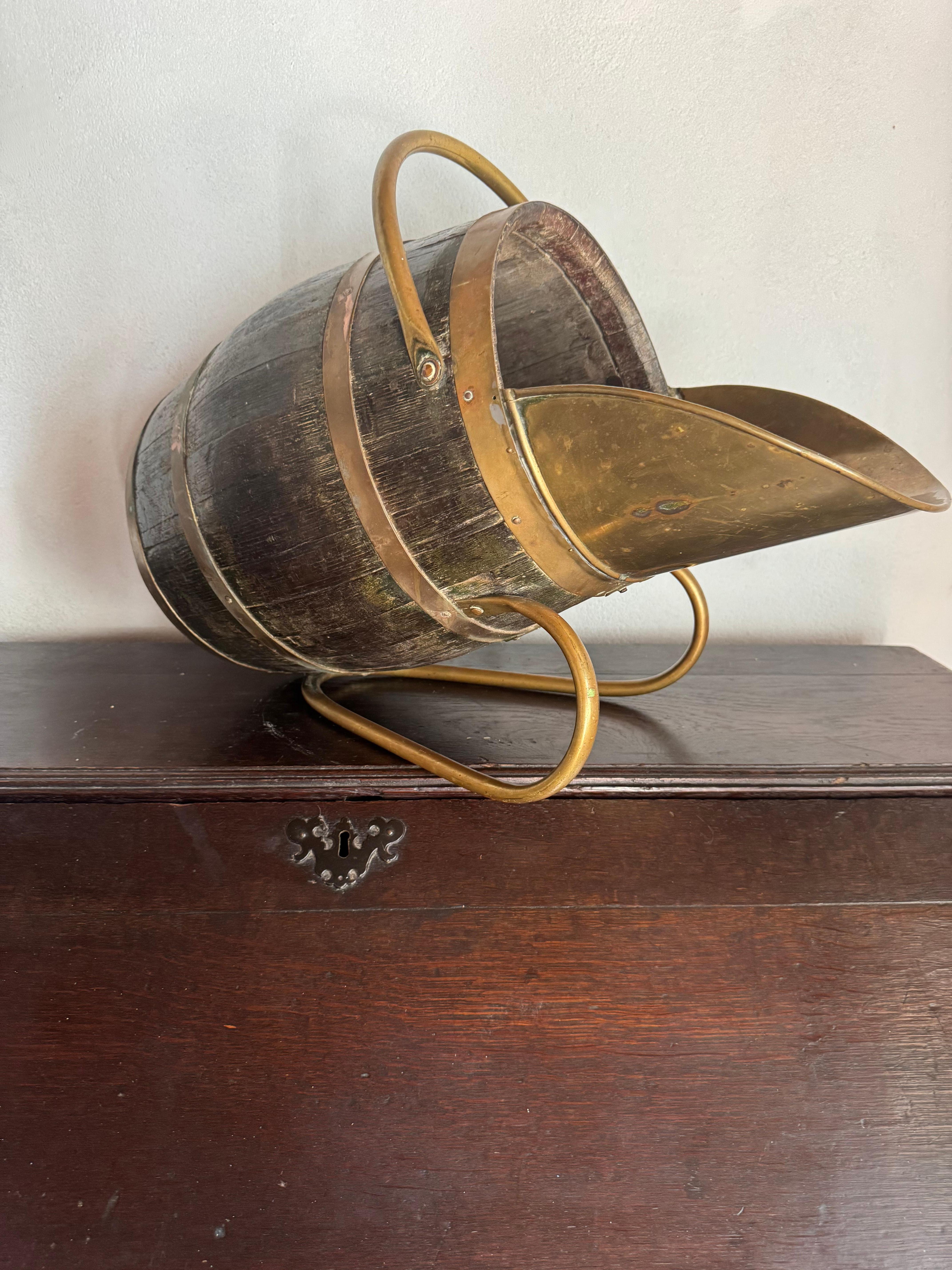 English Edwardian oak and brass fireside brass bound bucket wood/coal carrier For Sale