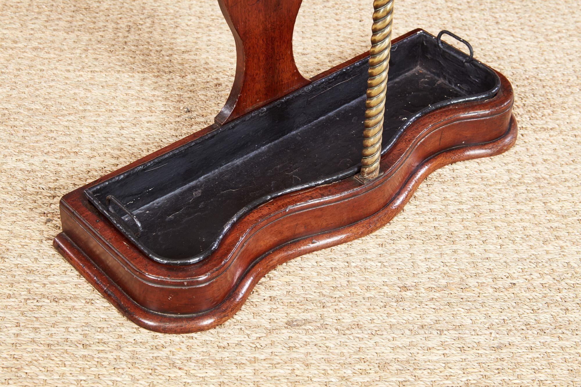 Ottone Portaombrelli edoardiano in Oak e ottone in vendita
