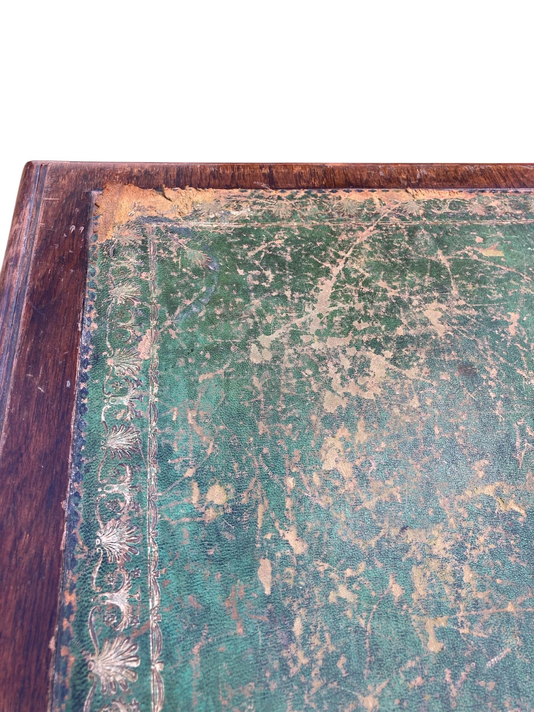 Scrivania con piedistallo a ginocchio in Oak e pelle di epoca edoardiana Circa 1900 in vendita 4