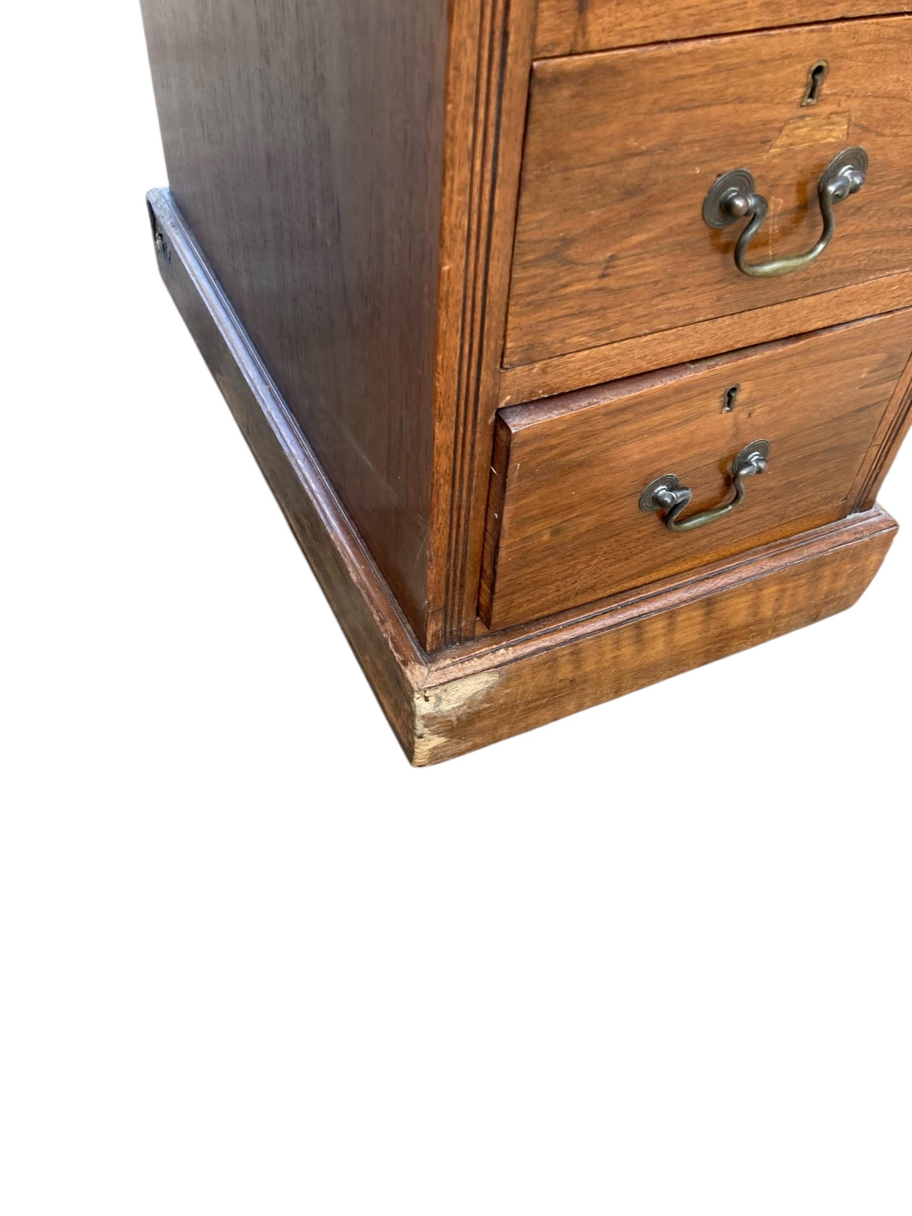 XX secolo Scrivania con piedistallo a ginocchio in Oak e pelle di epoca edoardiana Circa 1900 in vendita