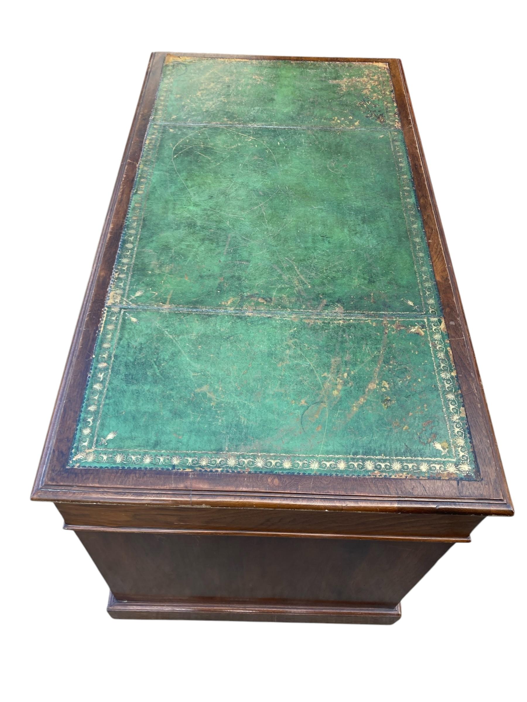 Pelle Scrivania con piedistallo a ginocchio in Oak e pelle di epoca edoardiana Circa 1900 in vendita