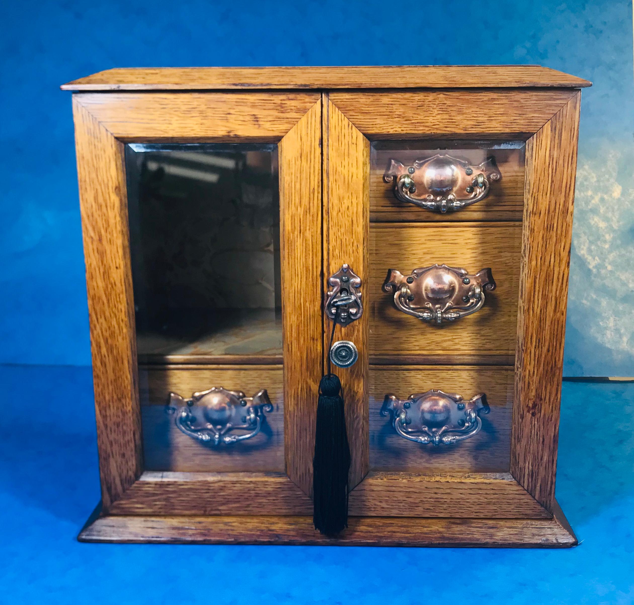 Edwardian oak Art Nouveau jewelry cabinet.
Oak cabinet which would have started life as a smokers cabinet but it has now been relined handcrafted marble paper and transformed into a perfect Jewellery cabinet dating back to circa 1910 has two