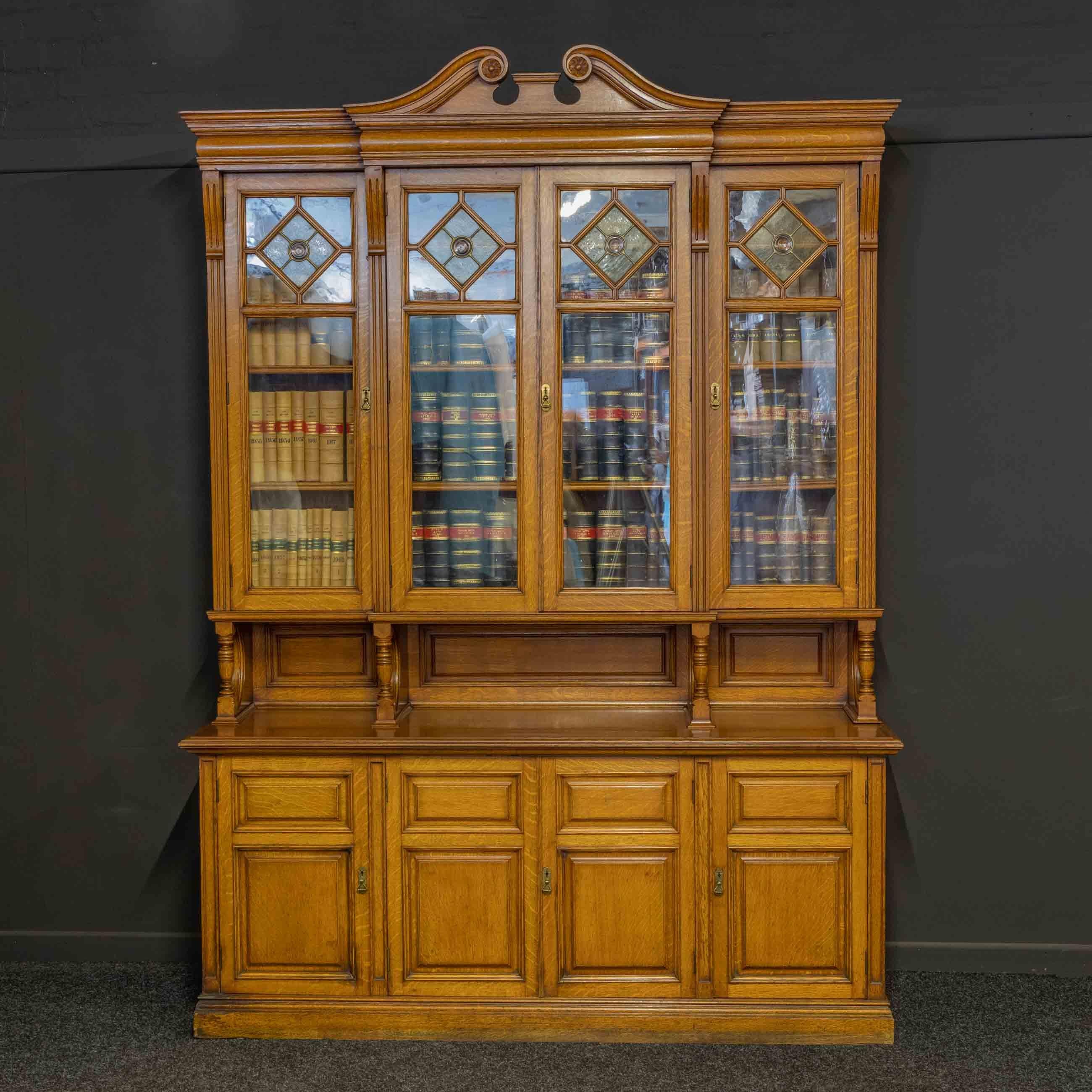 Edwardian Oak Bookcase In Good Condition For Sale In Manchester, GB