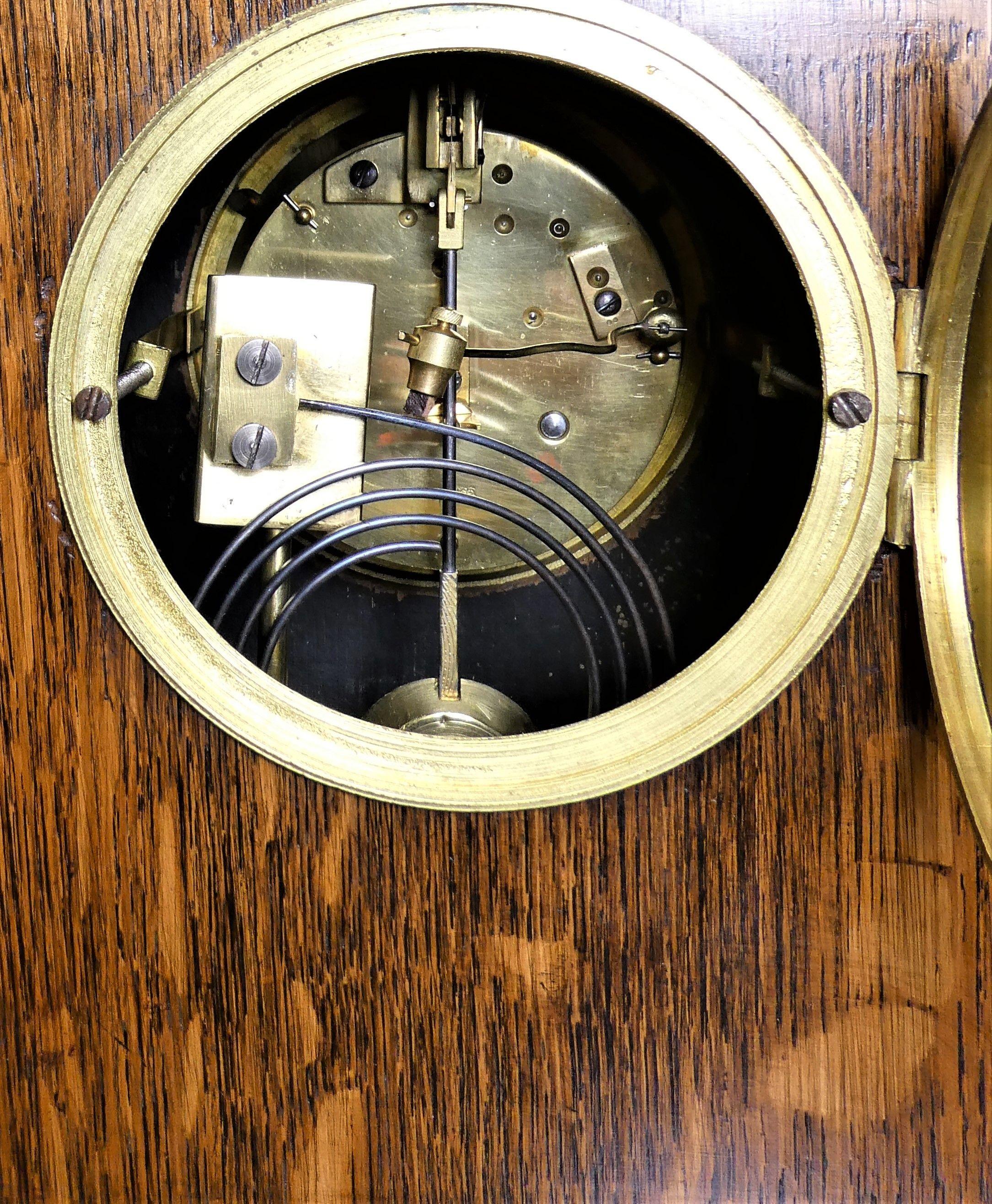 Edwardian Oak Cased Mantel Clock In Good Condition For Sale In Norwich, GB