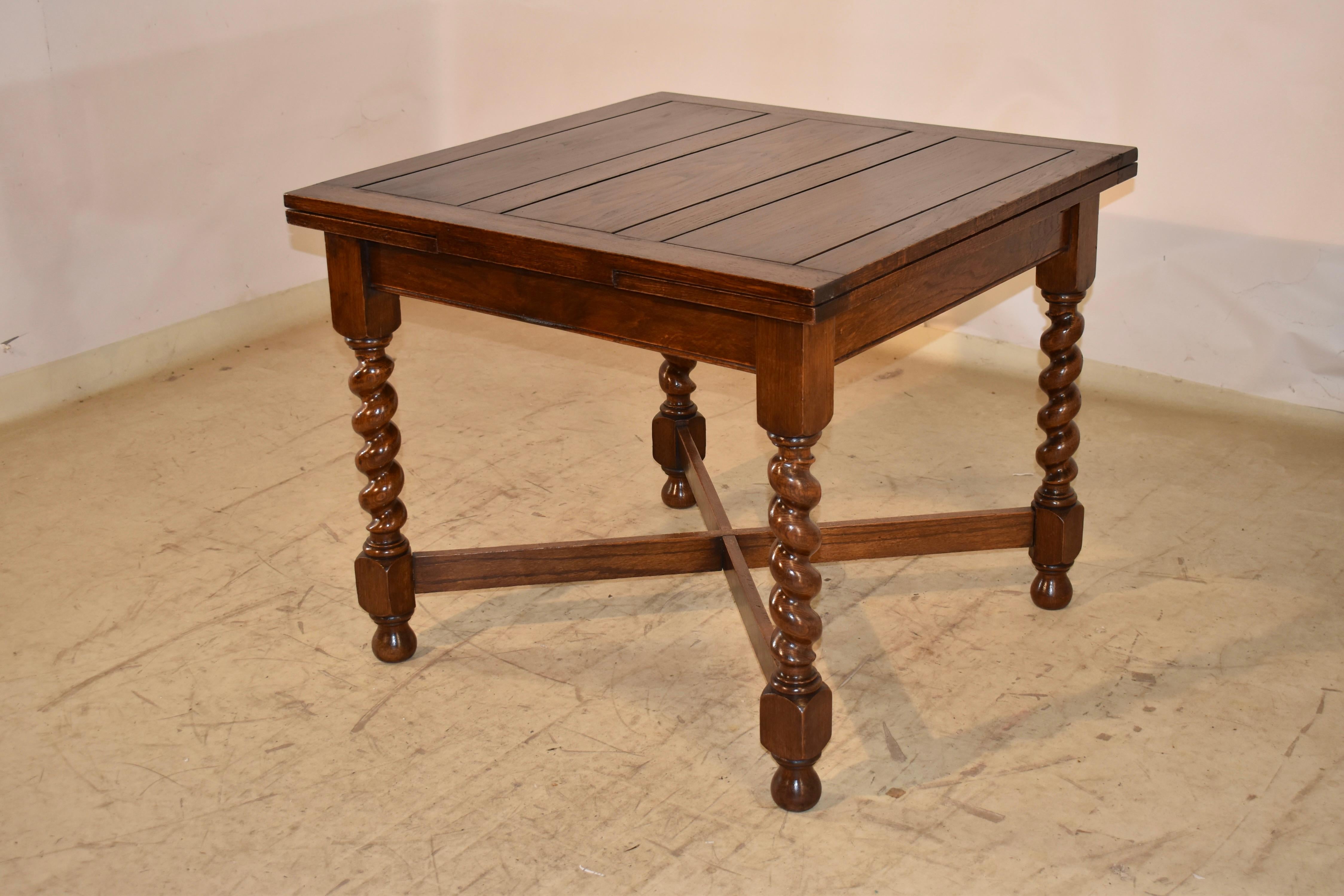 Tourné Table à tiroirs en Oak Edwardien, Circa 1900 en vente