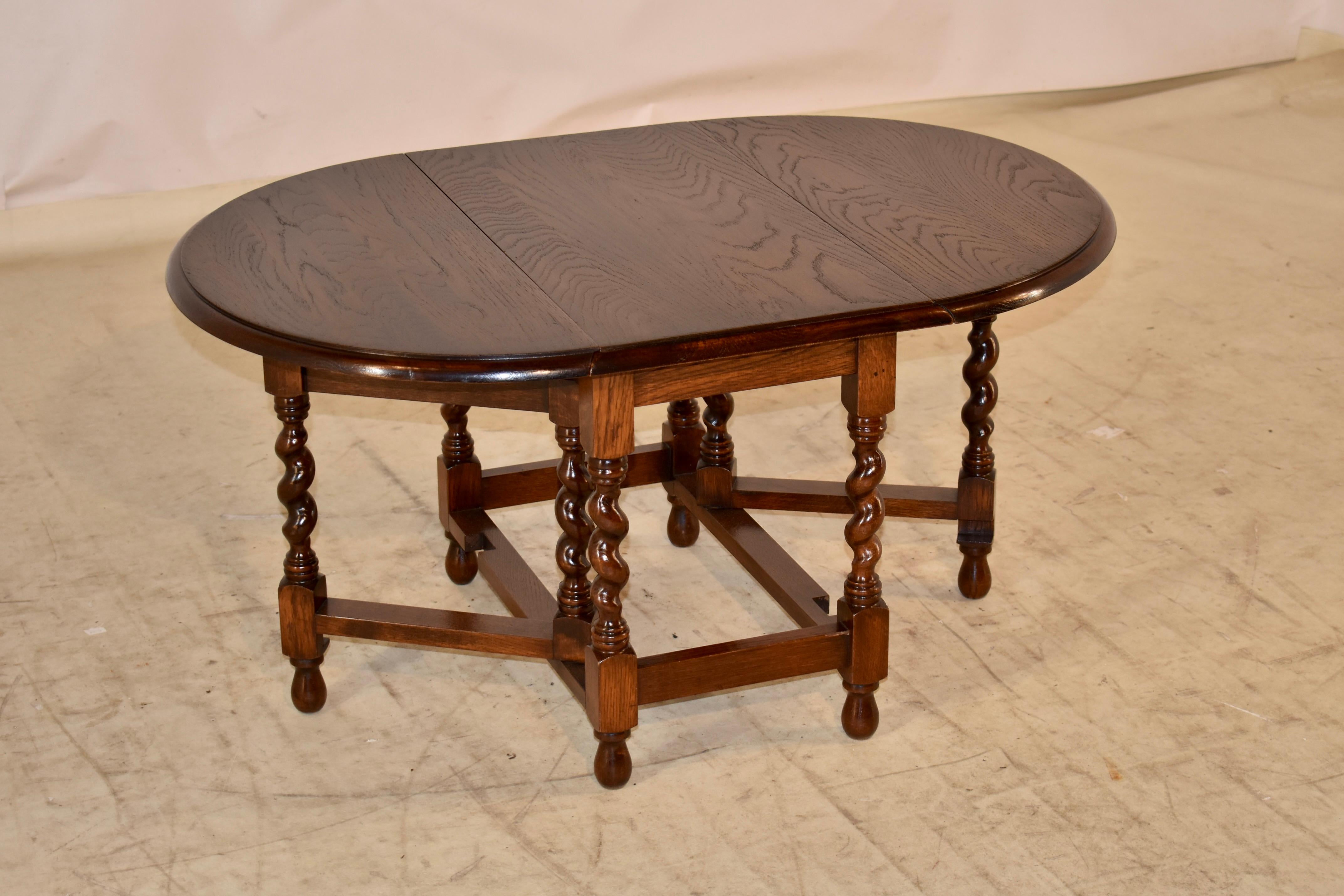Edwardian Oak Drop Leaf Coffee Table, c. 1900 In Good Condition In High Point, NC