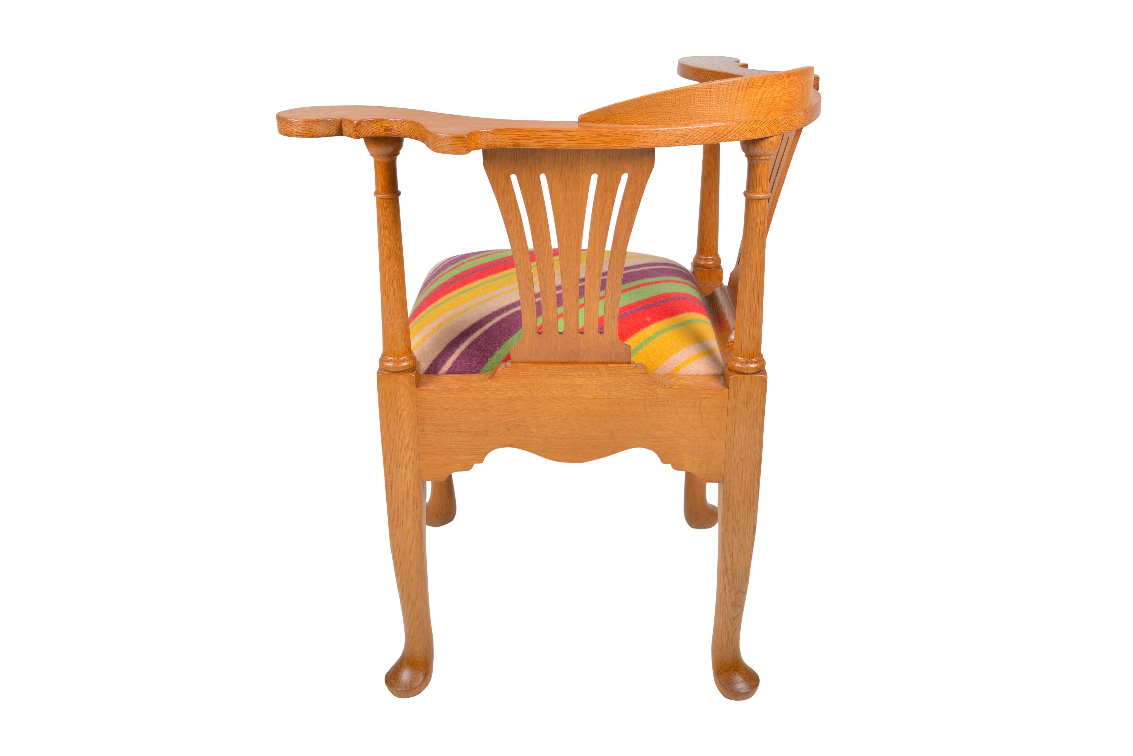 Edwardian Oak English Corner Chair, circa 1910 For Sale 2
