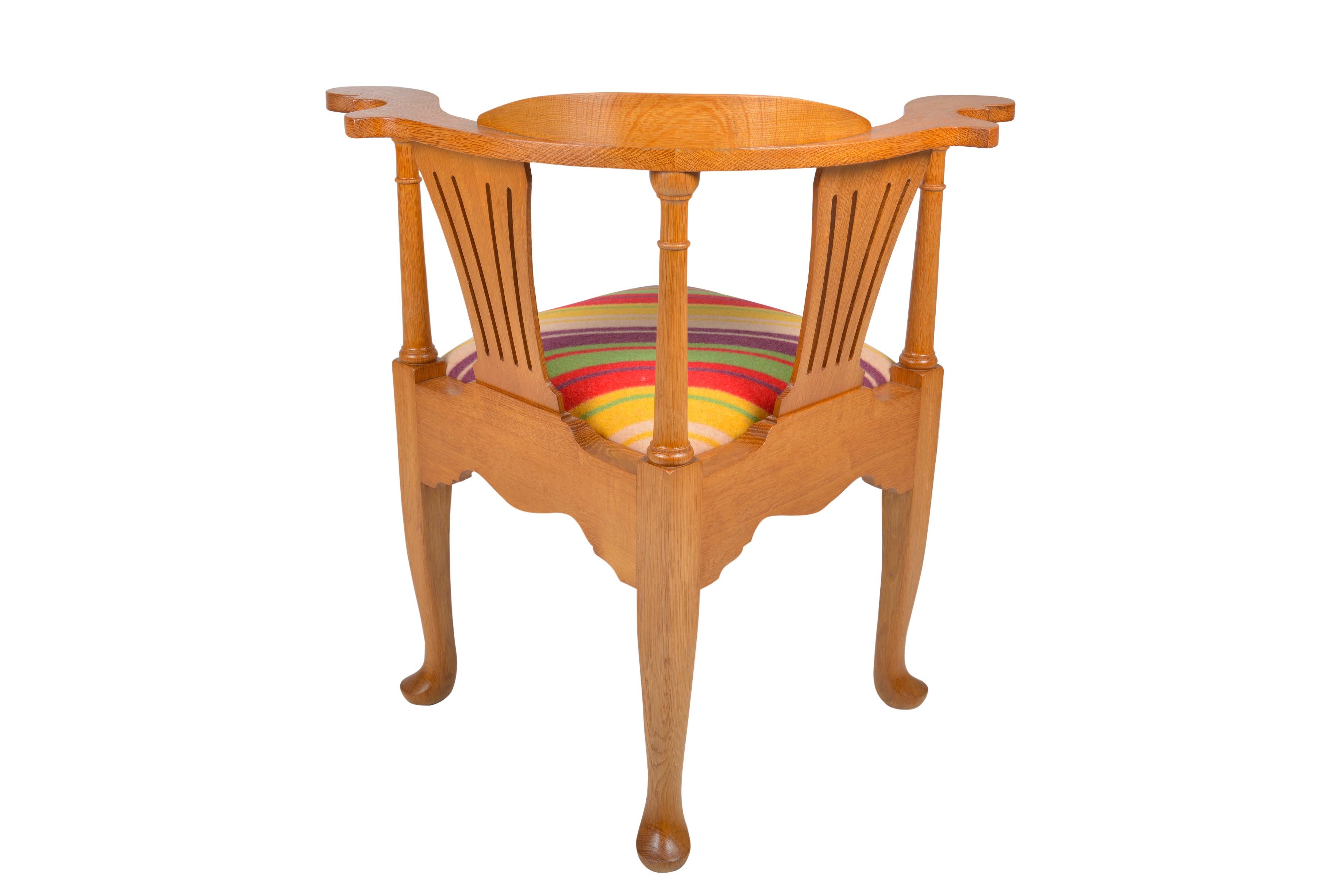 Edwardian Oak English Corner Chair, circa 1910 For Sale 3