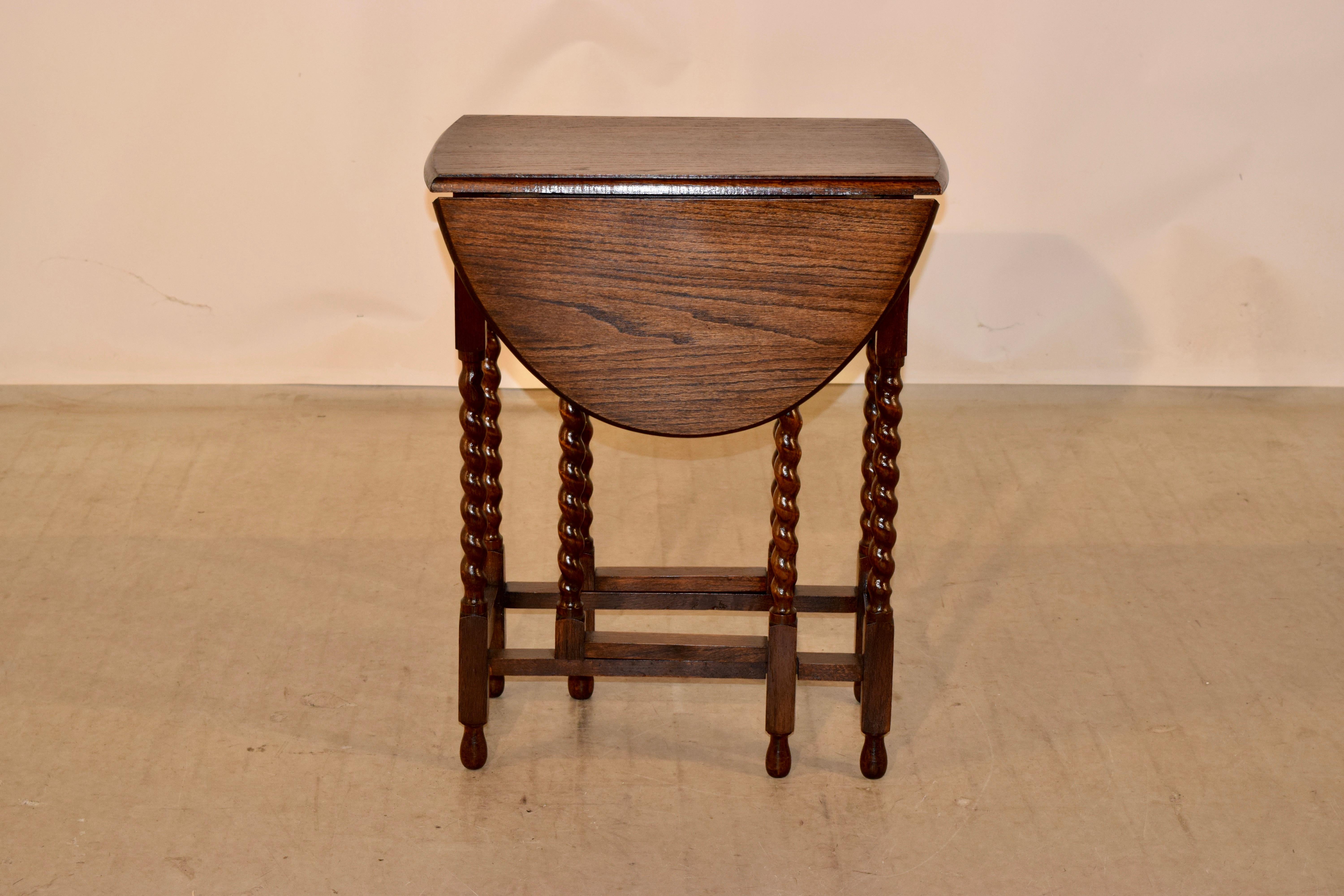 Edwardian Oak Gate Leg Table, circa 1900 In Good Condition In High Point, NC