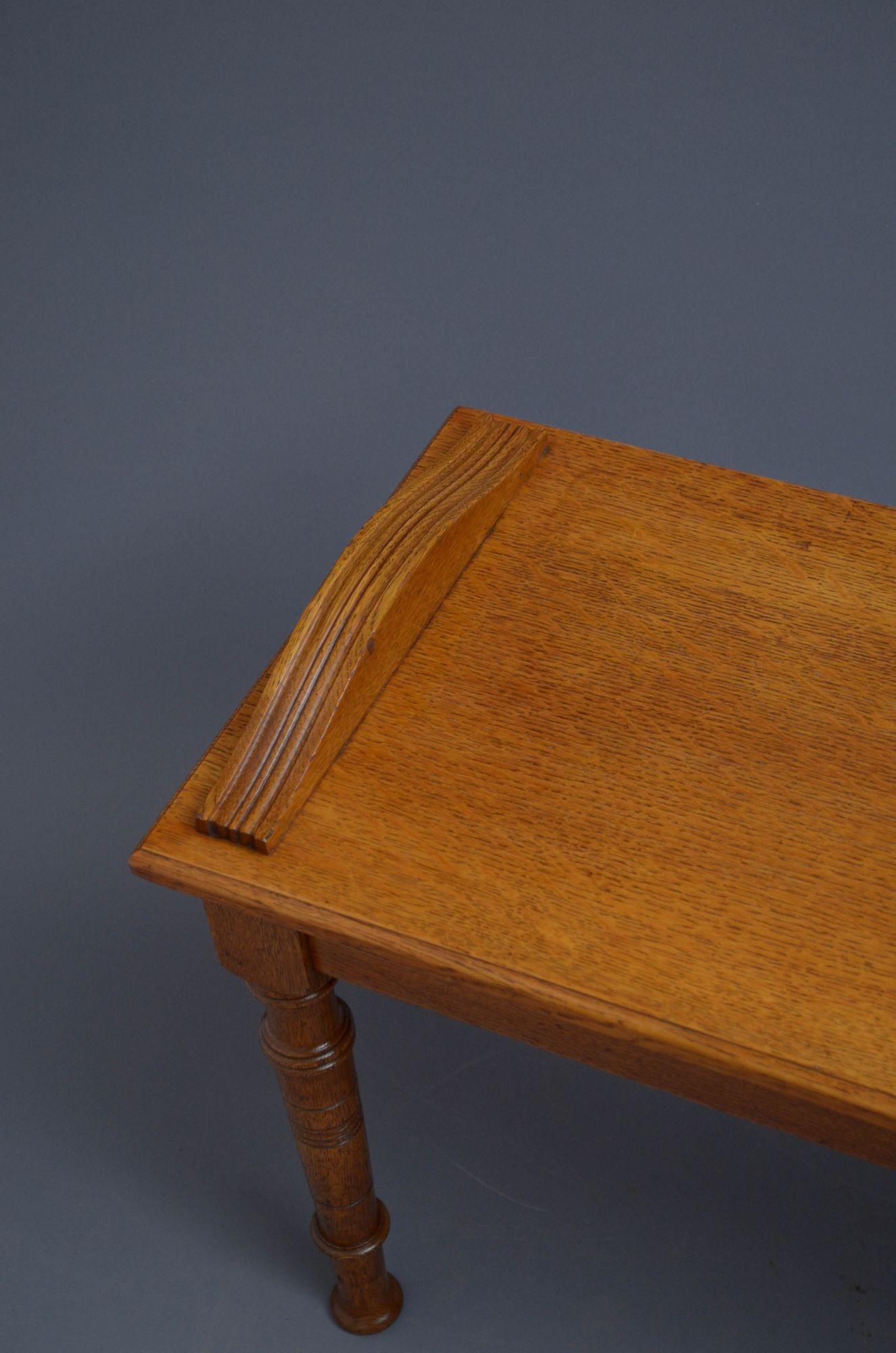 Sn5340 Edwardian oak hall bench, having shaped ends and moulded seat, standing on turned and tapered legs. This antique hall bench is in home ready condition. c1900
Measures: H 17