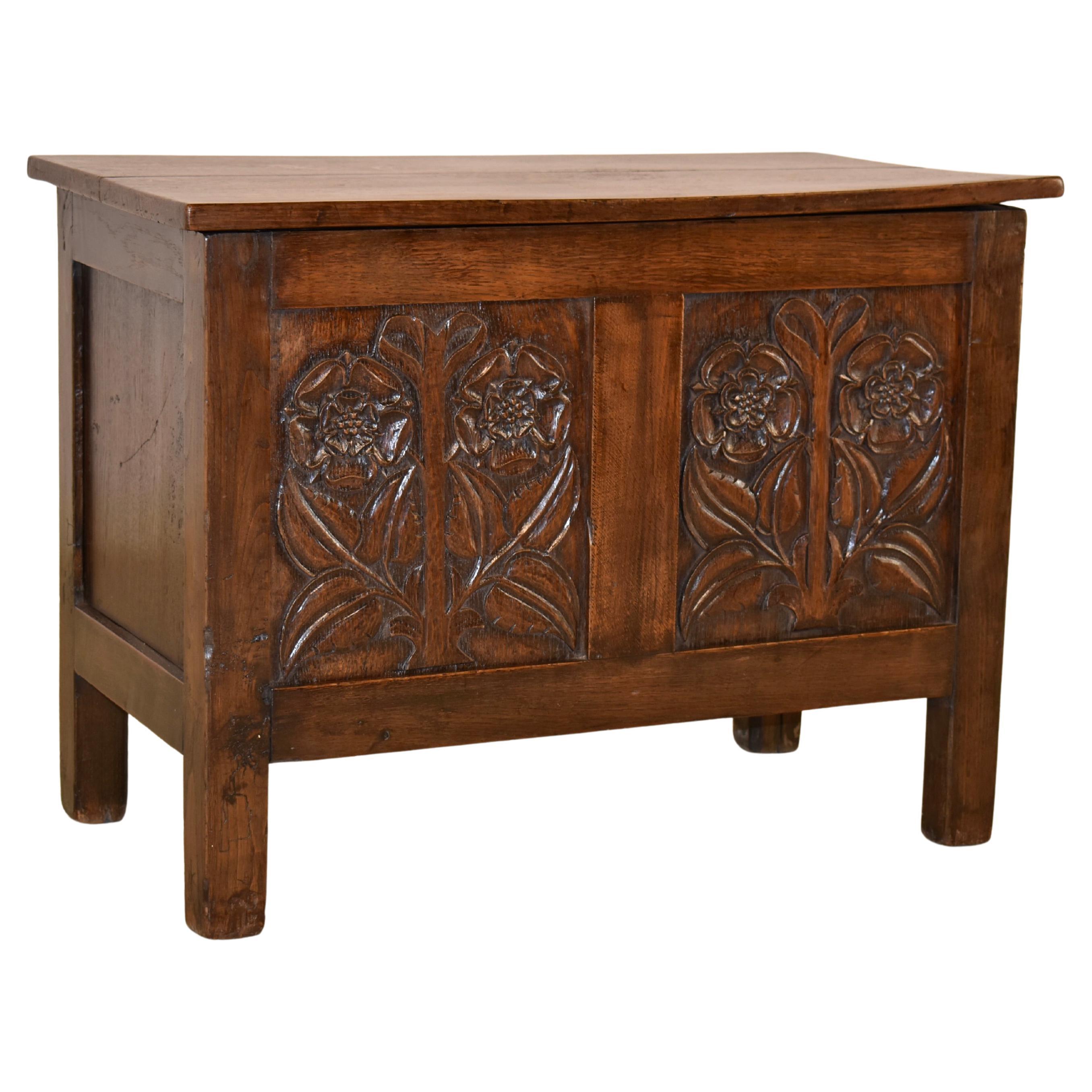 Coffre édouardien sculpté à la main, vers 1900 en vente