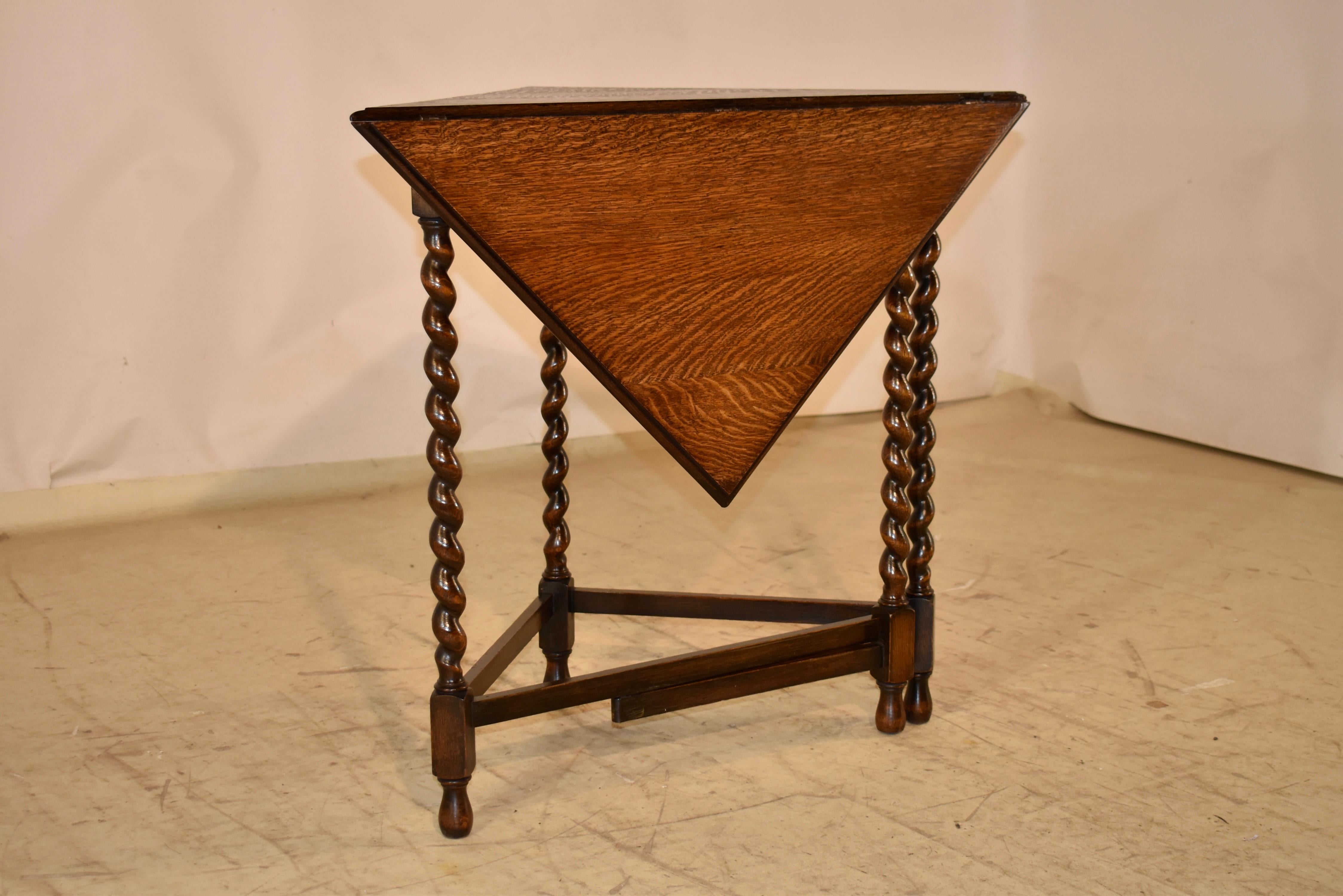 Édouardien Table à mouchoirs édouardienne en chêne, vers 1900 en vente