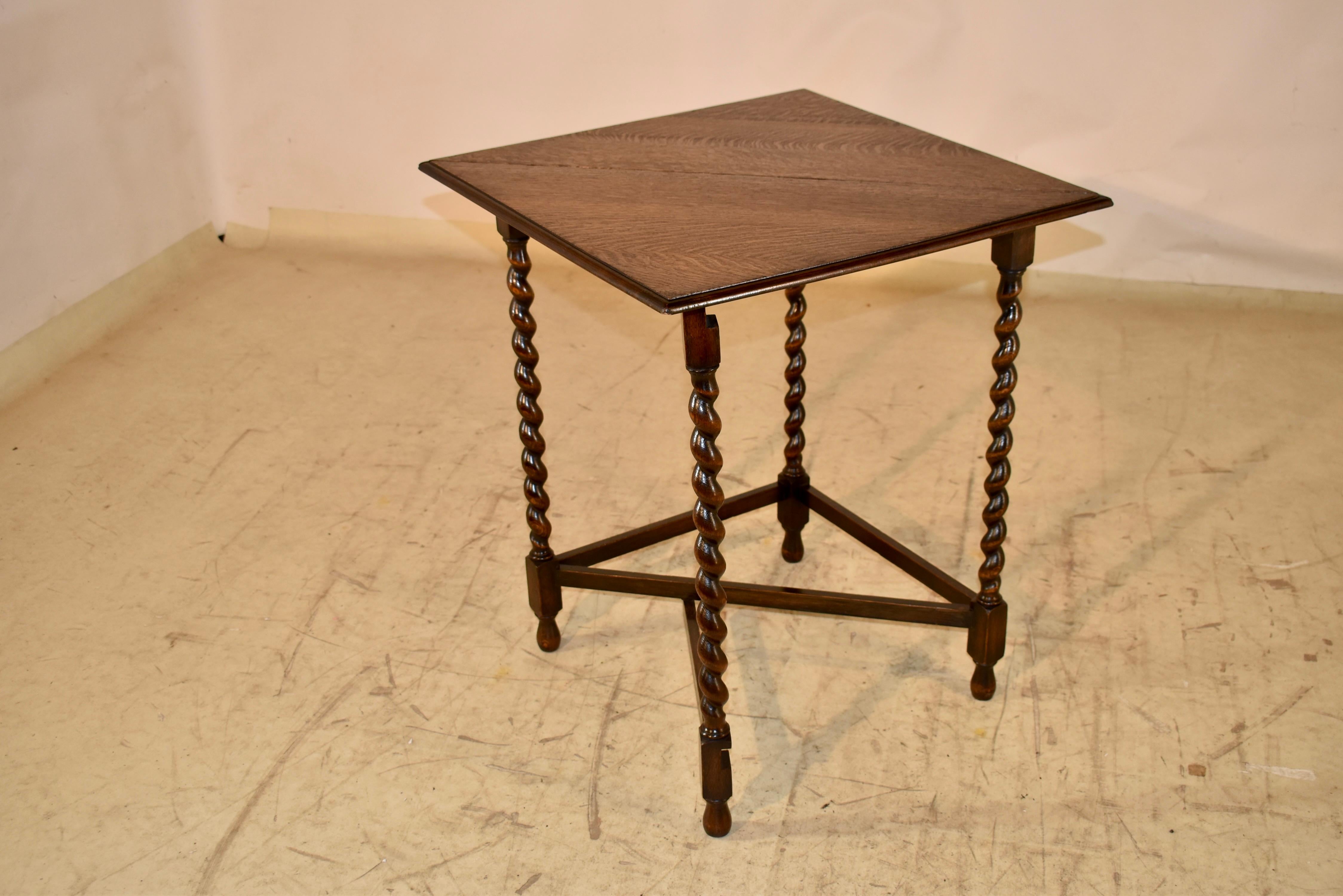 Anglais Table à mouchoirs édouardienne en chêne, vers 1900 en vente