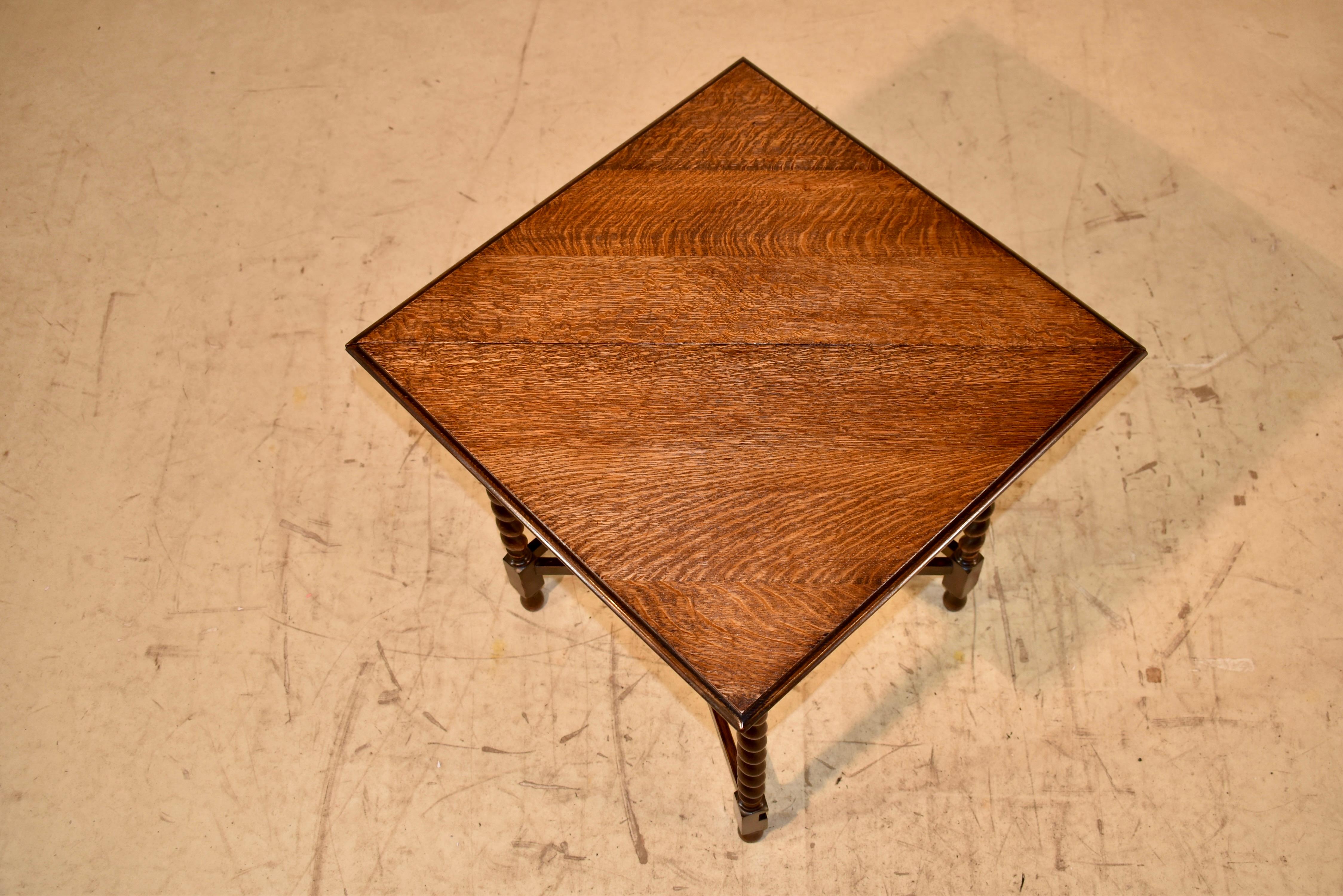 Chêne Table à mouchoirs édouardienne en chêne, vers 1900 en vente