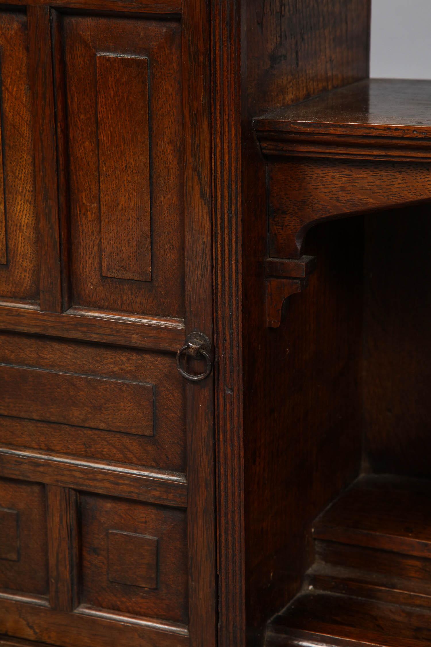 Edwardian Oak Hanging or Desk Cabinet In Good Condition For Sale In Greenwich, CT