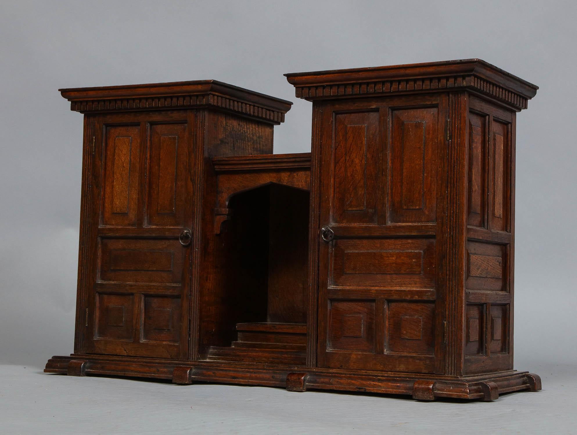 Hänge- oder Schreibtischschrank aus Eiche im viktorianischen Stil (19. Jahrhundert) im Angebot