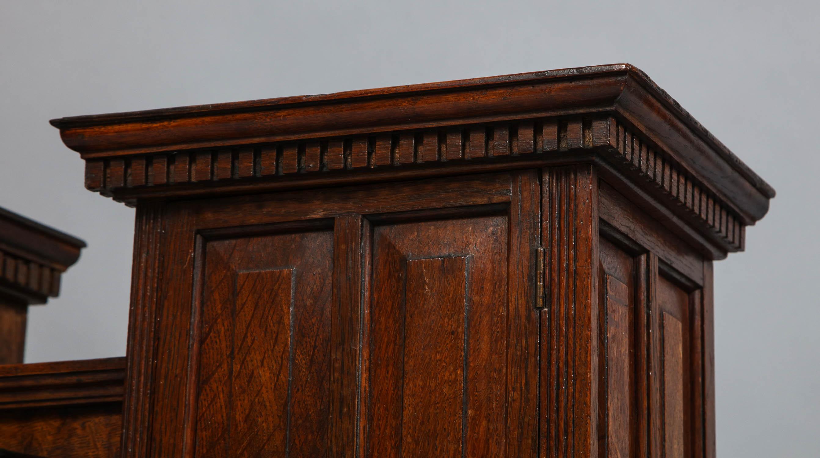 Hänge- oder Schreibtischschrank aus Eiche im viktorianischen Stil (Eichenholz) im Angebot