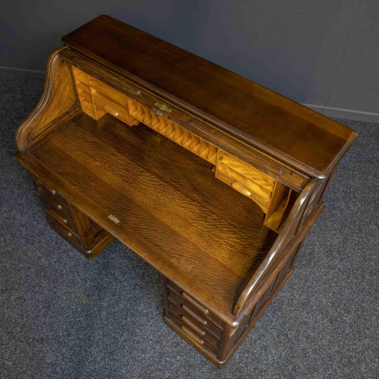 Edwardian Oak Roll Top Desk In Good Condition For Sale In Manchester, GB