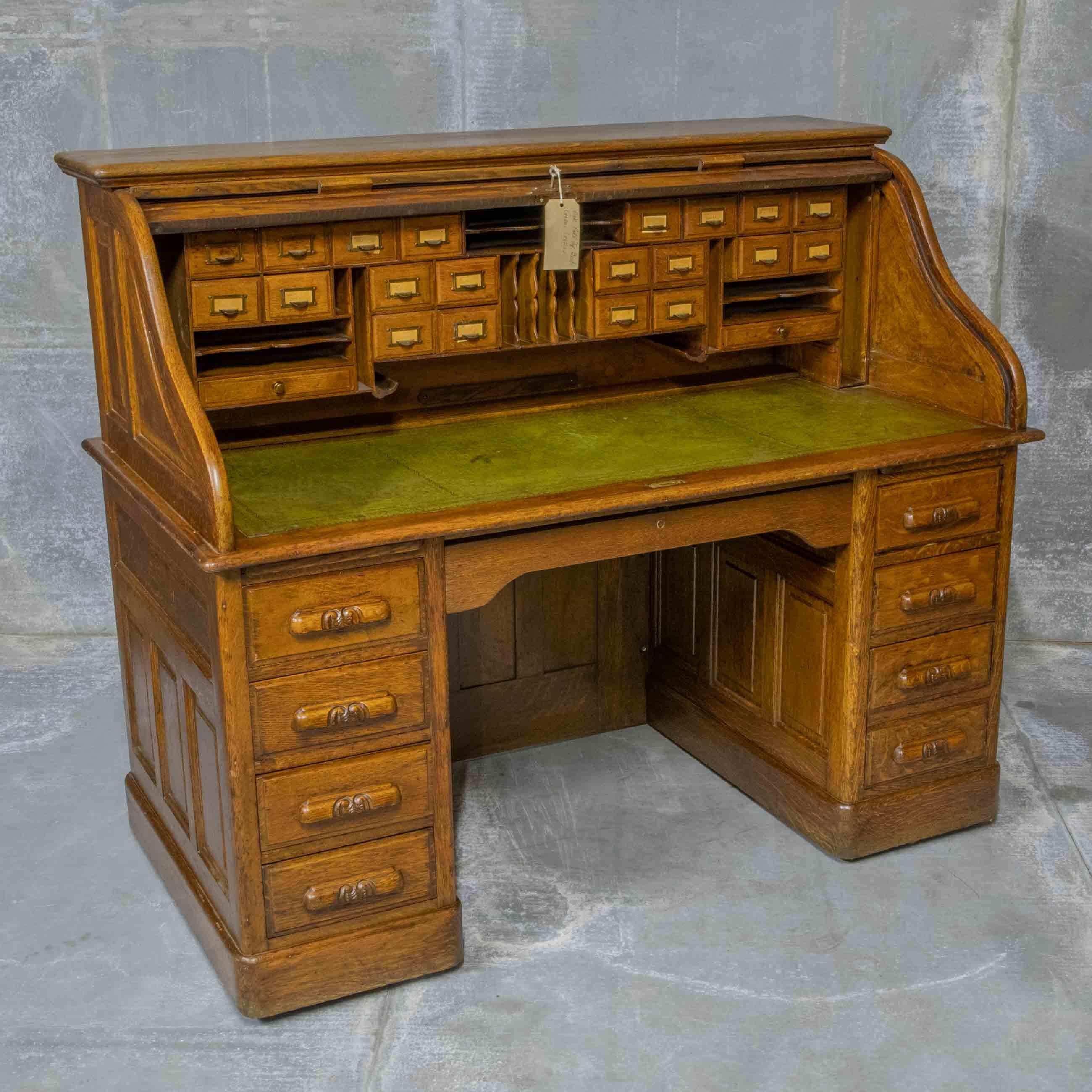 Edwardian Oak Roll Top Desk In Good Condition In Manchester, GB