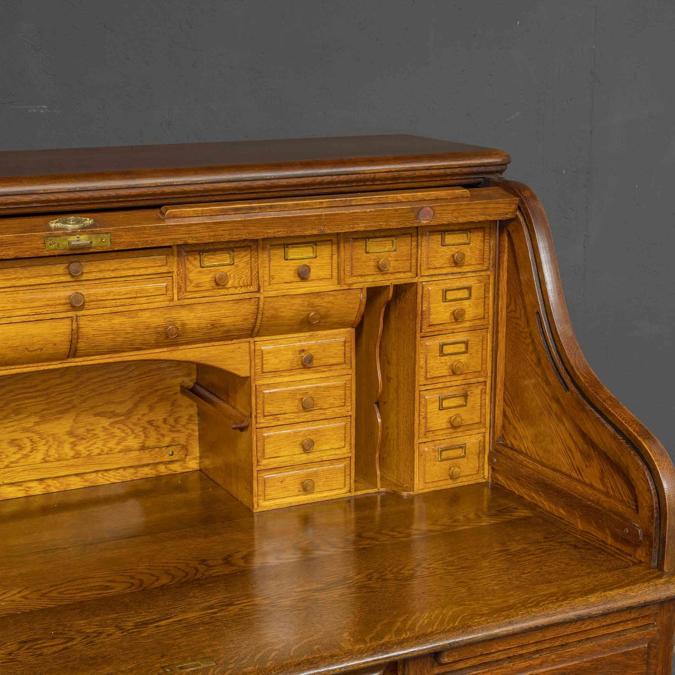 Edwardian Oak Roll Top Desk In Good Condition For Sale In Manchester, GB