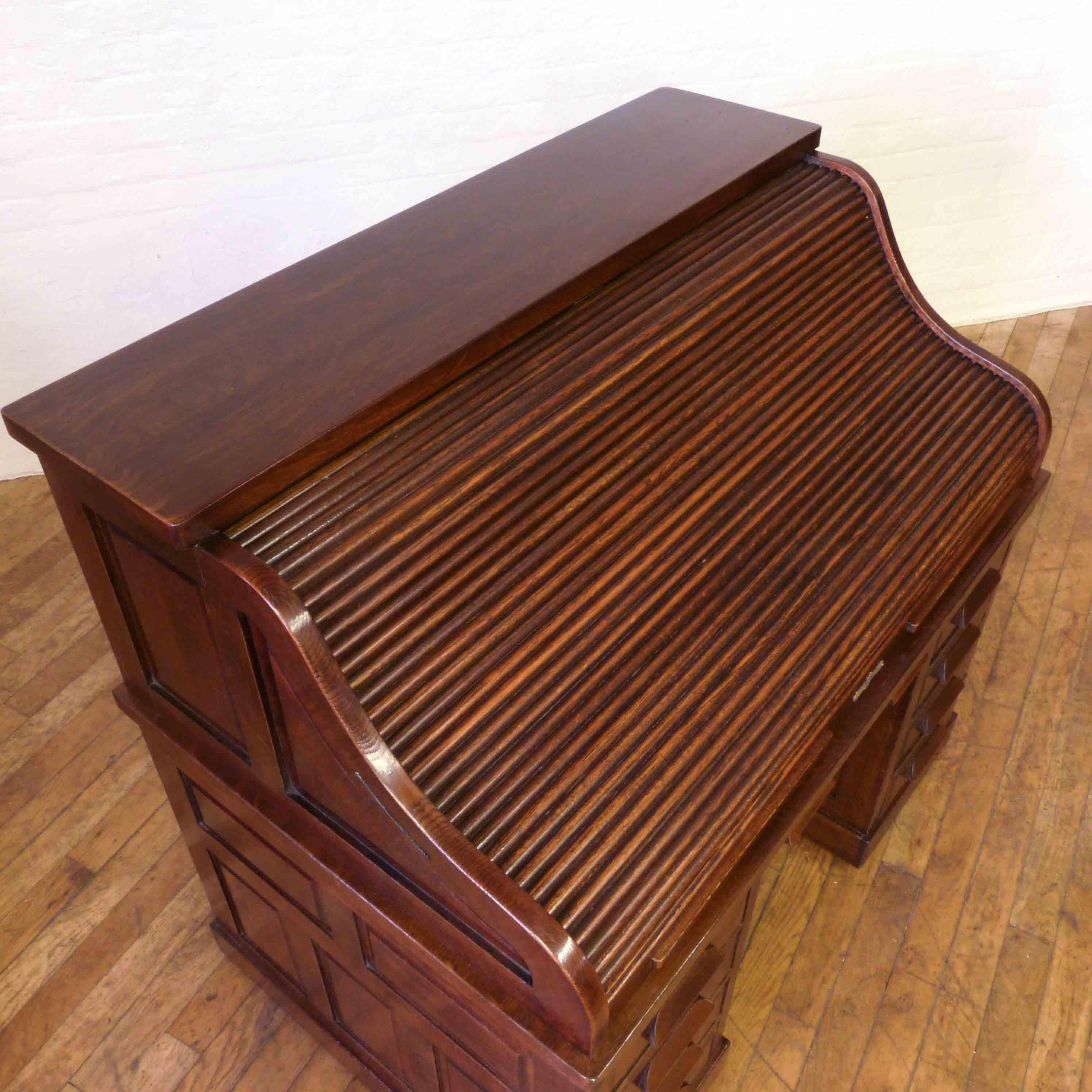 Edwardian Oak Roll Top Desk In Good Condition For Sale In Manchester, GB