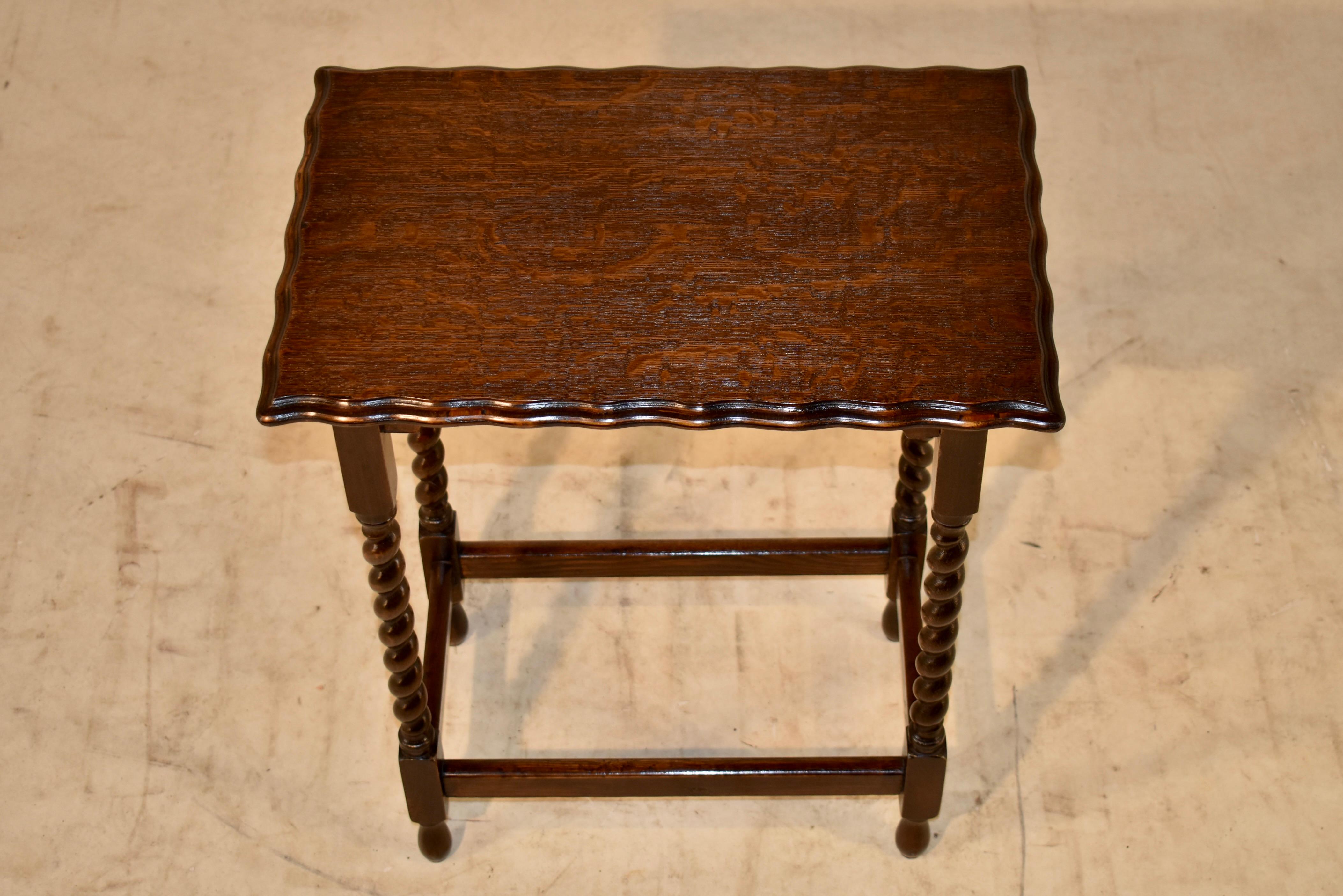 Edwardian Oak Side Table, C. 1900 In Good Condition In High Point, NC