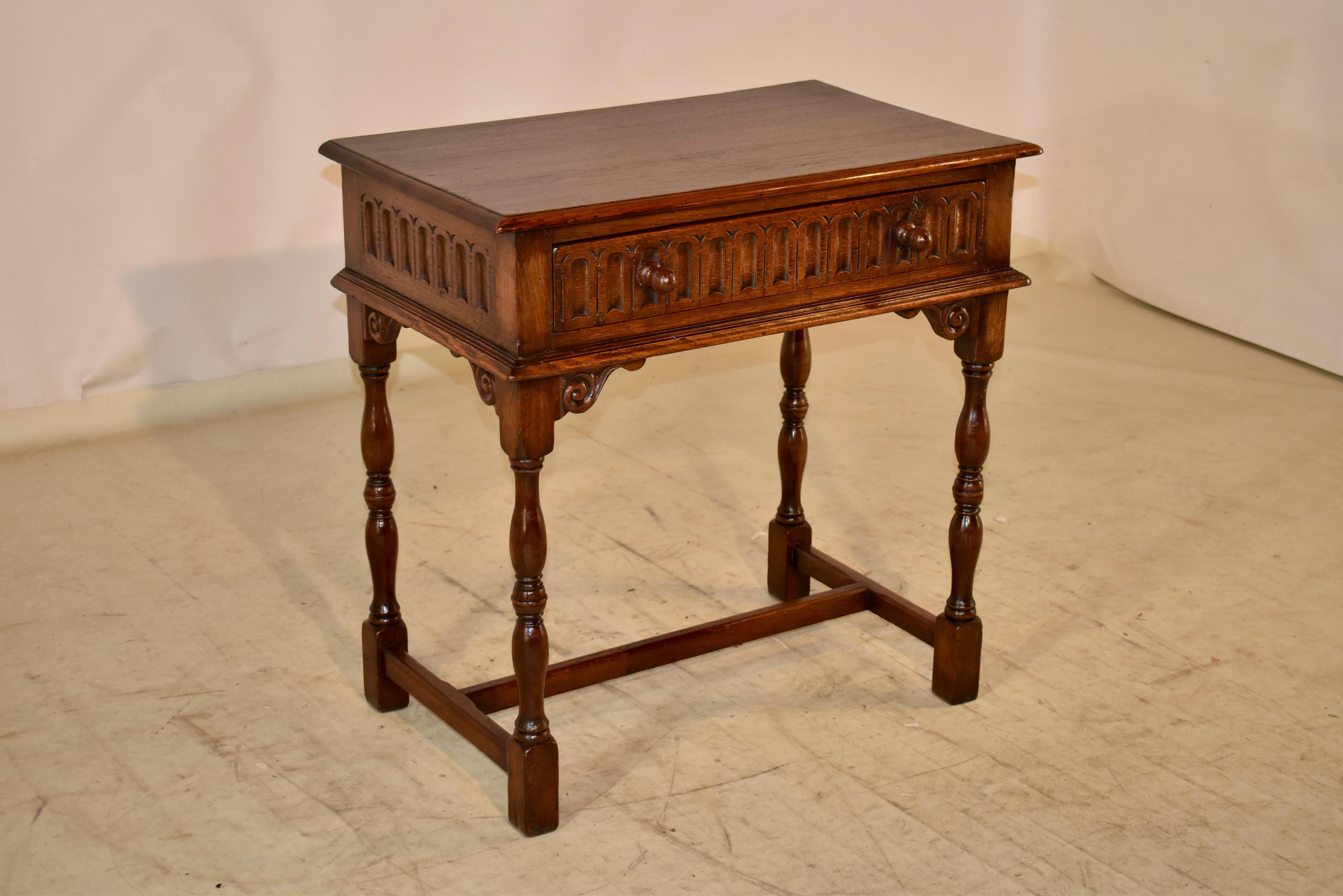 Edwardian Oak Side Table, C. 1900 In Good Condition For Sale In High Point, NC