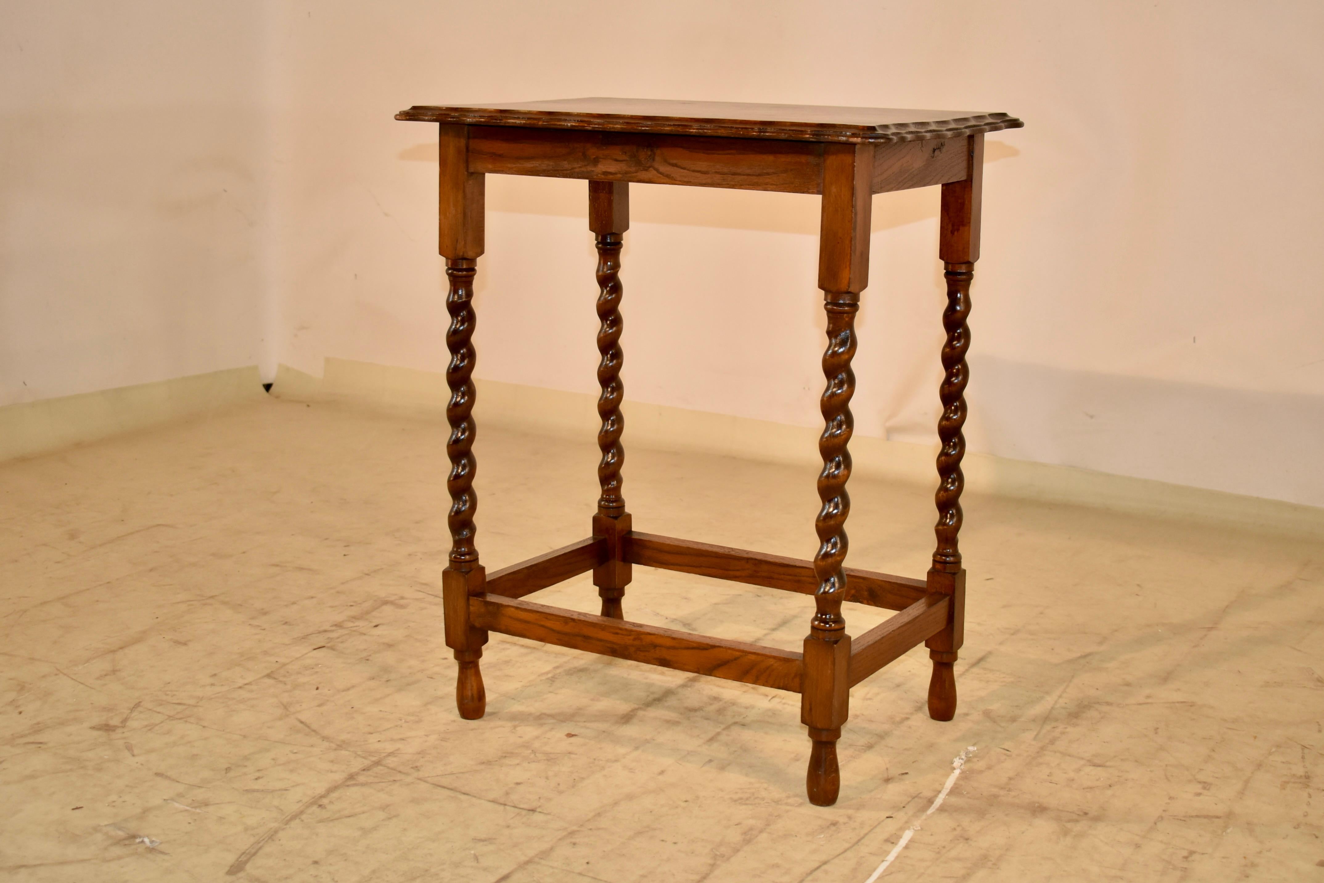 Edwardian Oak Side Table, Circa 1900 In Good Condition For Sale In High Point, NC