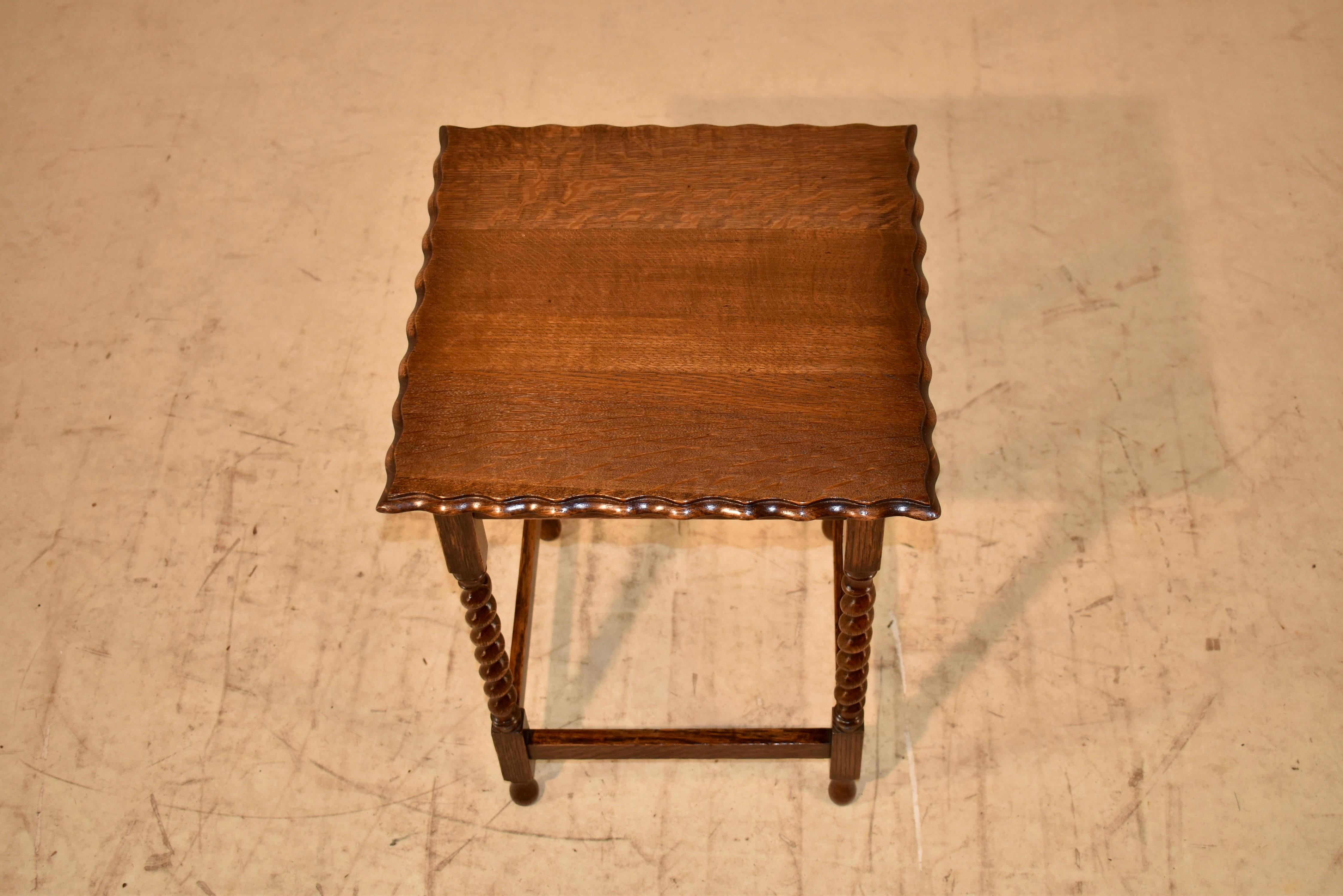 Début du 20ème siècle Table d'appoint en chêne de l'époque édouardienne, vers 1900 en vente