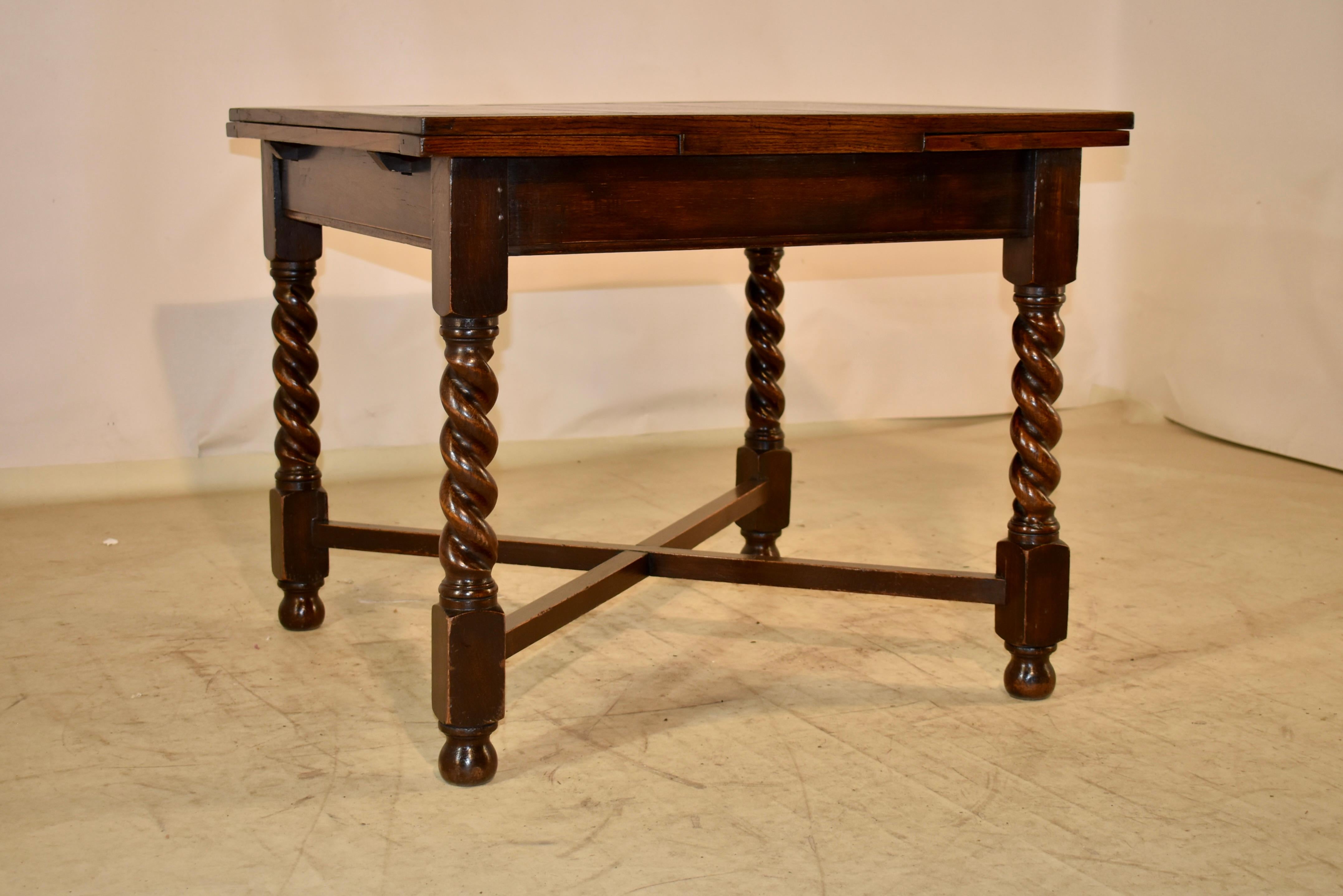 English Edwardian Oak Table with Draw-Leaves, C. 1900