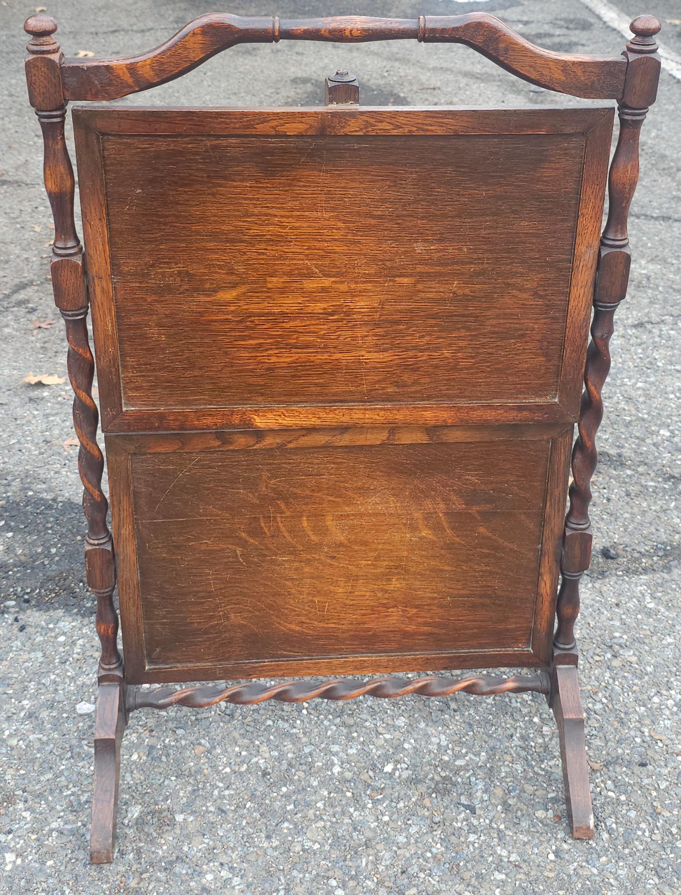 Edwardian Oak Tiered Barley Twist Free Standing Folding Etagere, C. 1900 In Good Condition For Sale In Germantown, MD